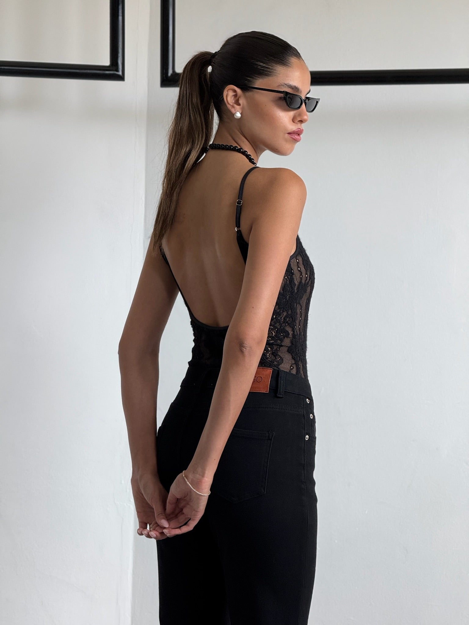 בגד גוף מיתר שחור