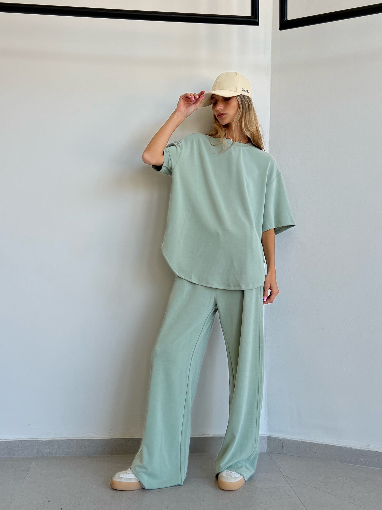 חליפת אורי ירוק