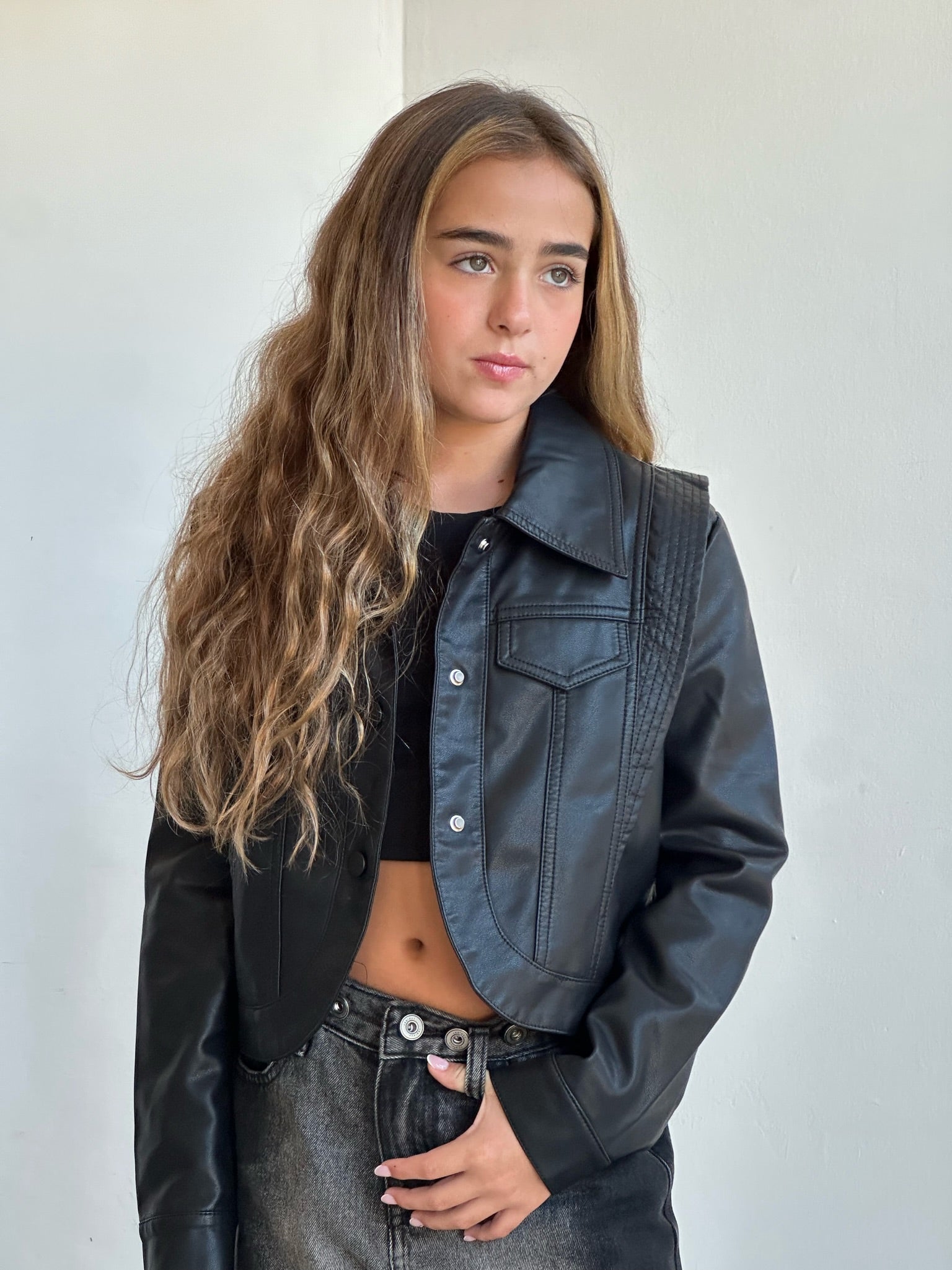 ג׳קט גאיה דמוי עור שחור