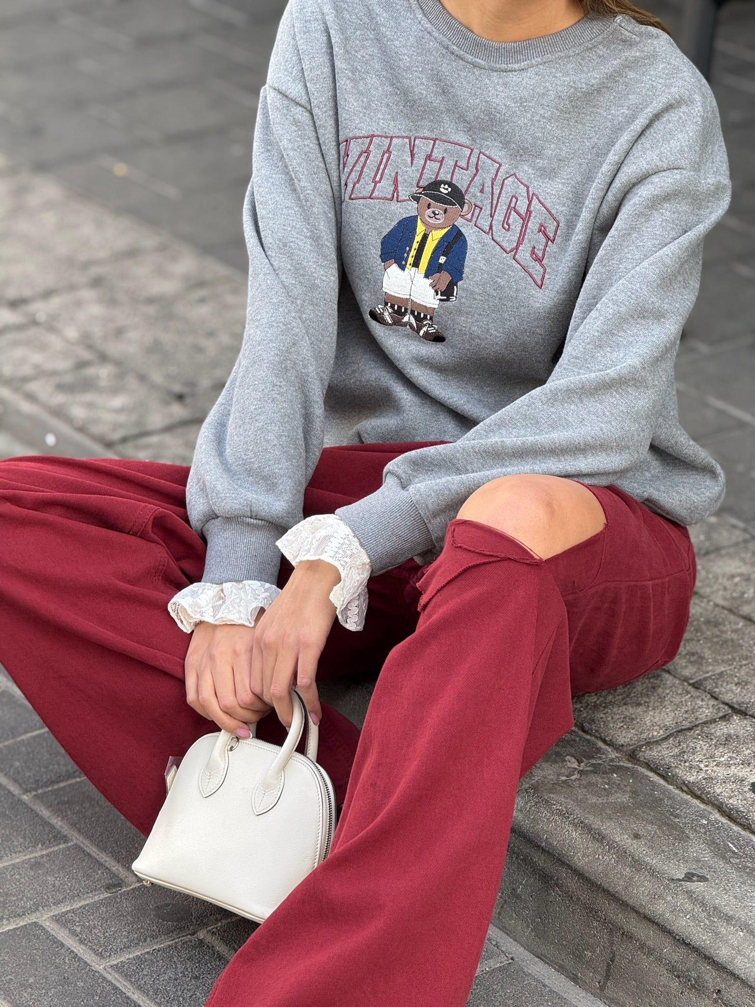 סווצר טום אפור