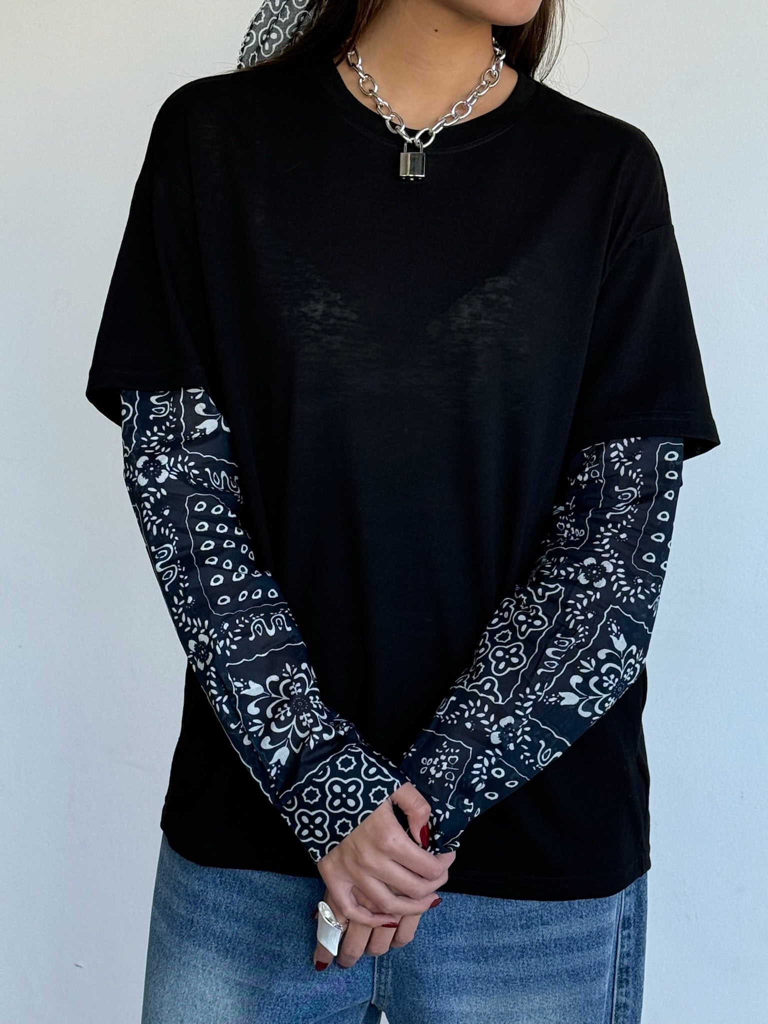 חולצת לואיז שחור כחול