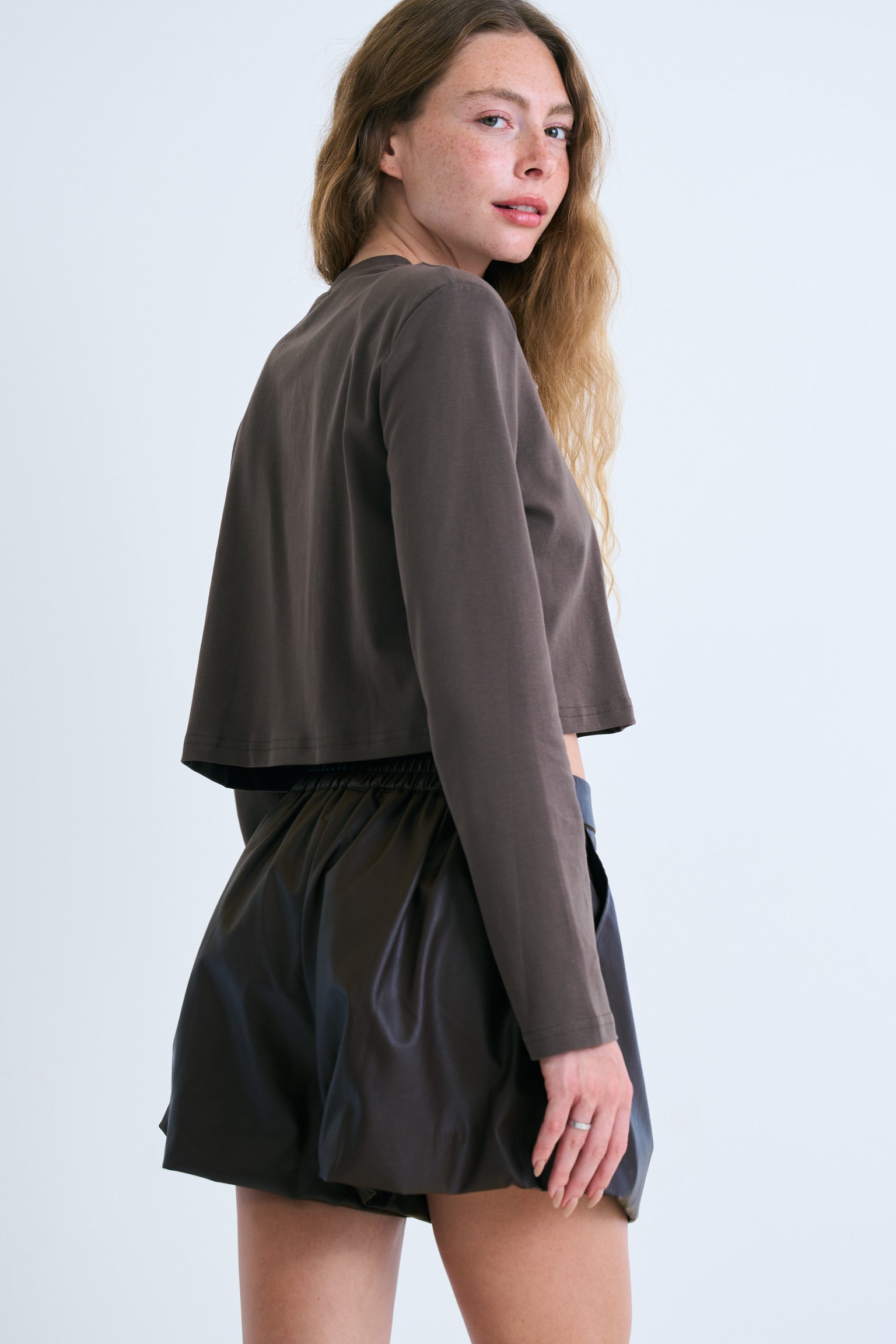 חולצת לי חום