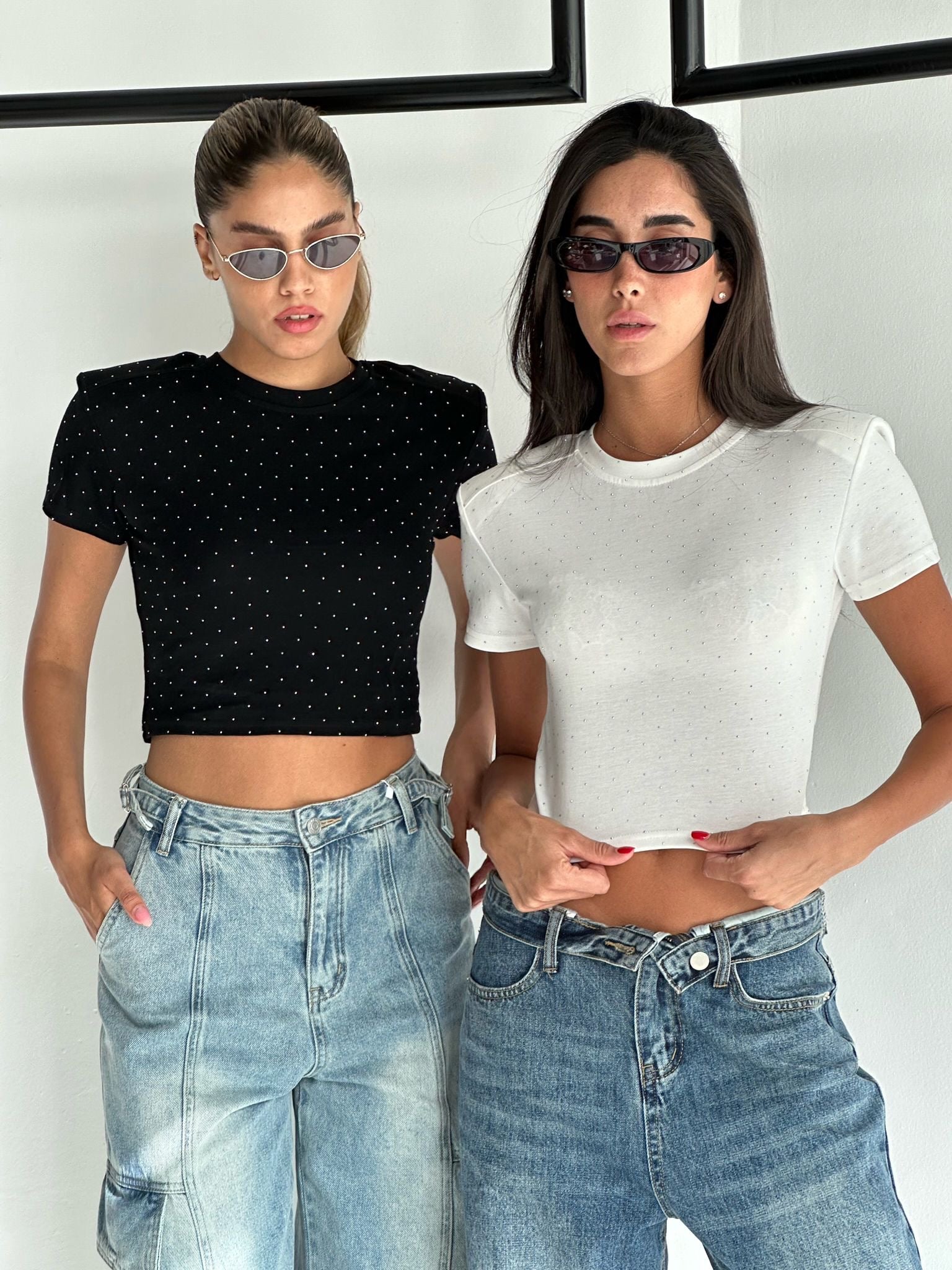 חולצת אבנים גבי שחור