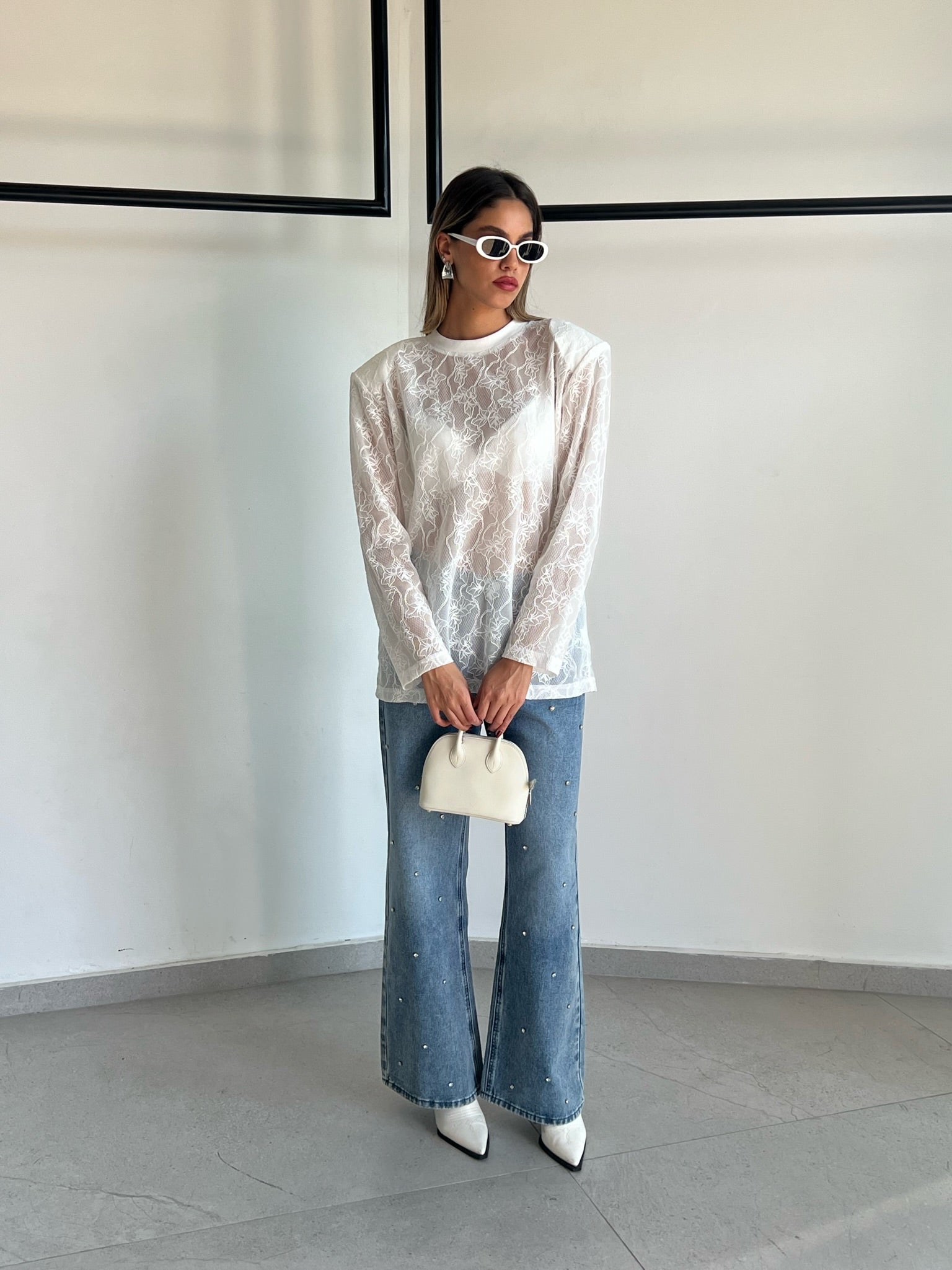 חולצת לייה תחרה לבן