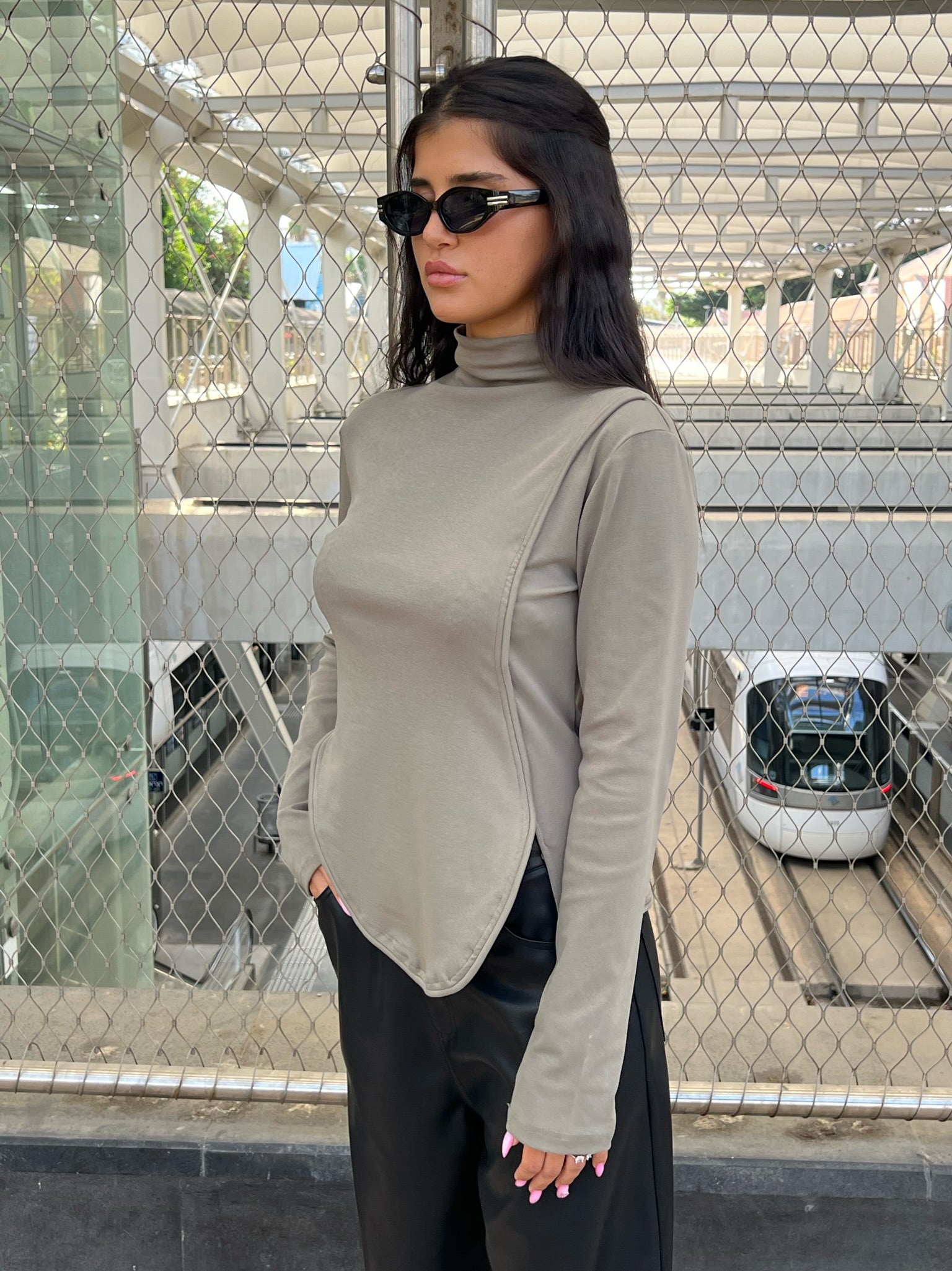 חולצת אביאור זית