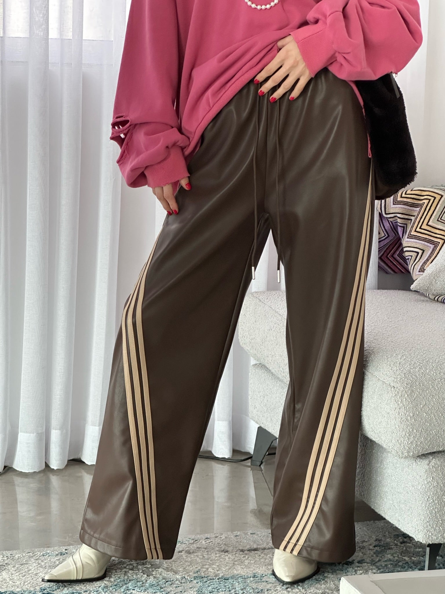 מכנס תאי דמוי עור חום