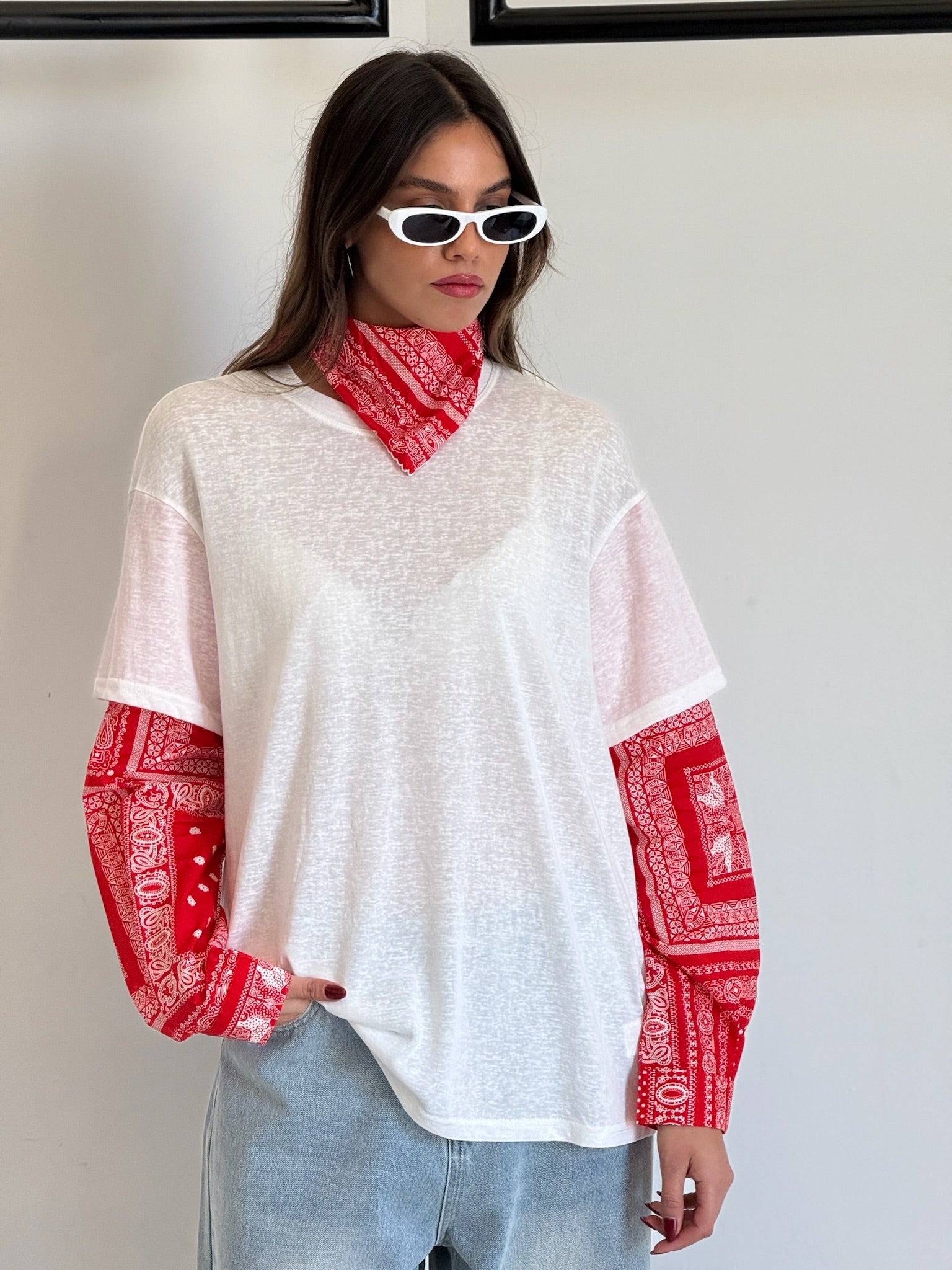 חולצת לואיז לבן אדום