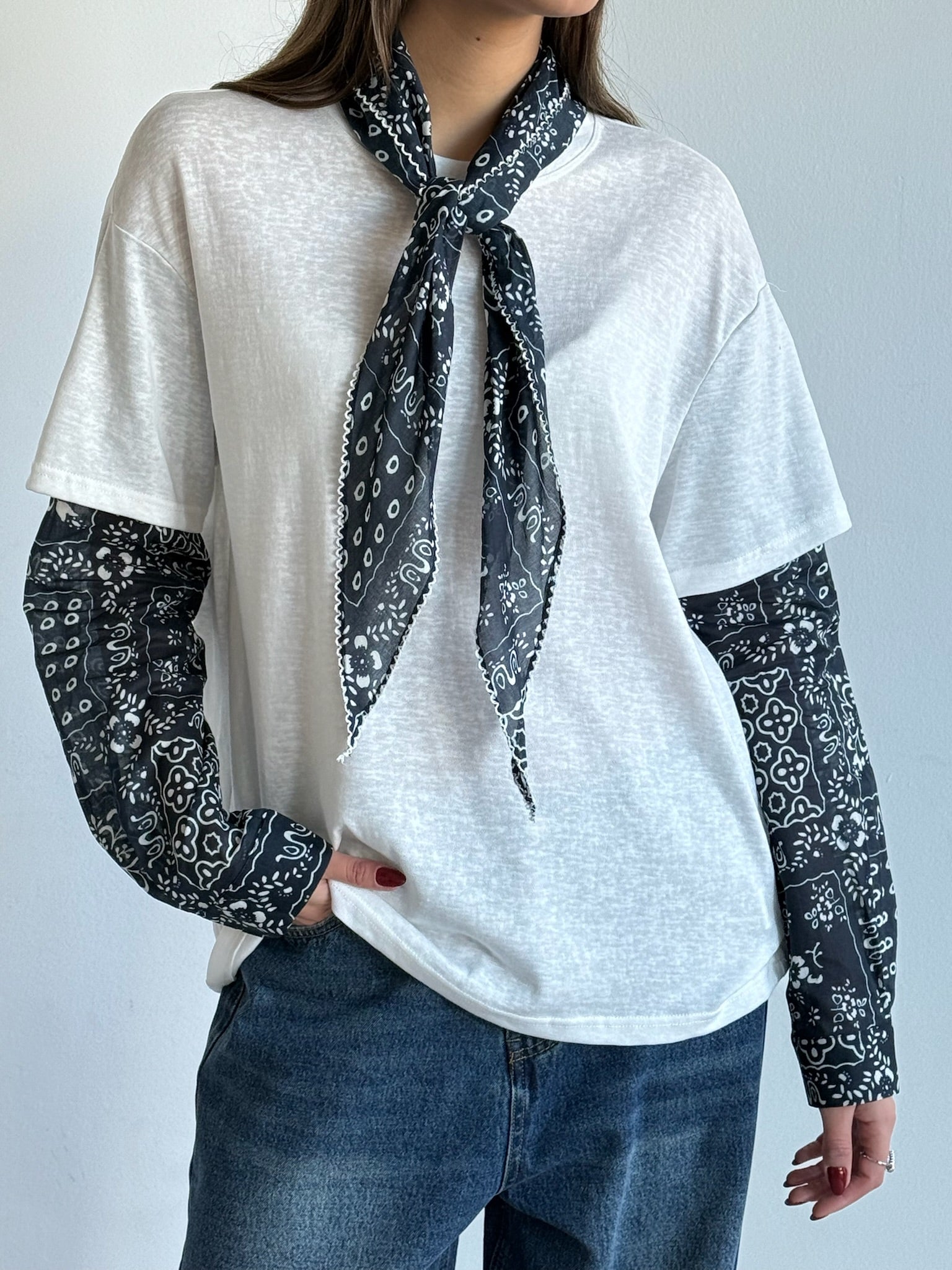 חולצת לואיז לבן כחול