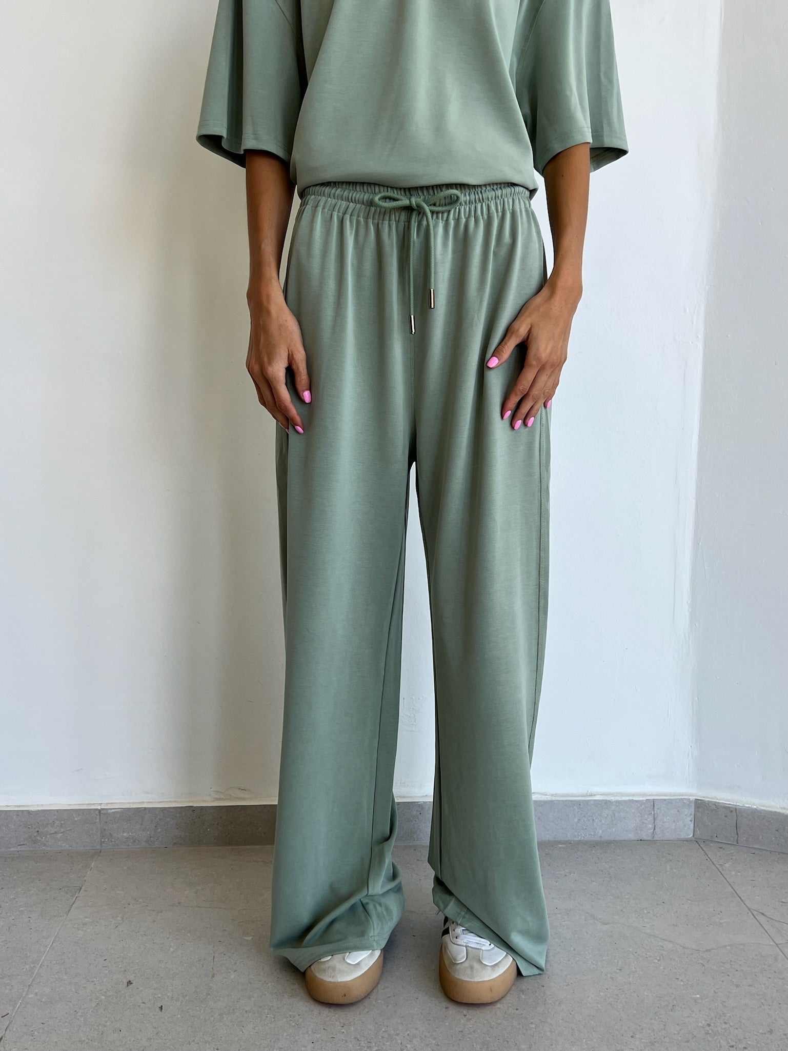 חליפת אורי ירוק