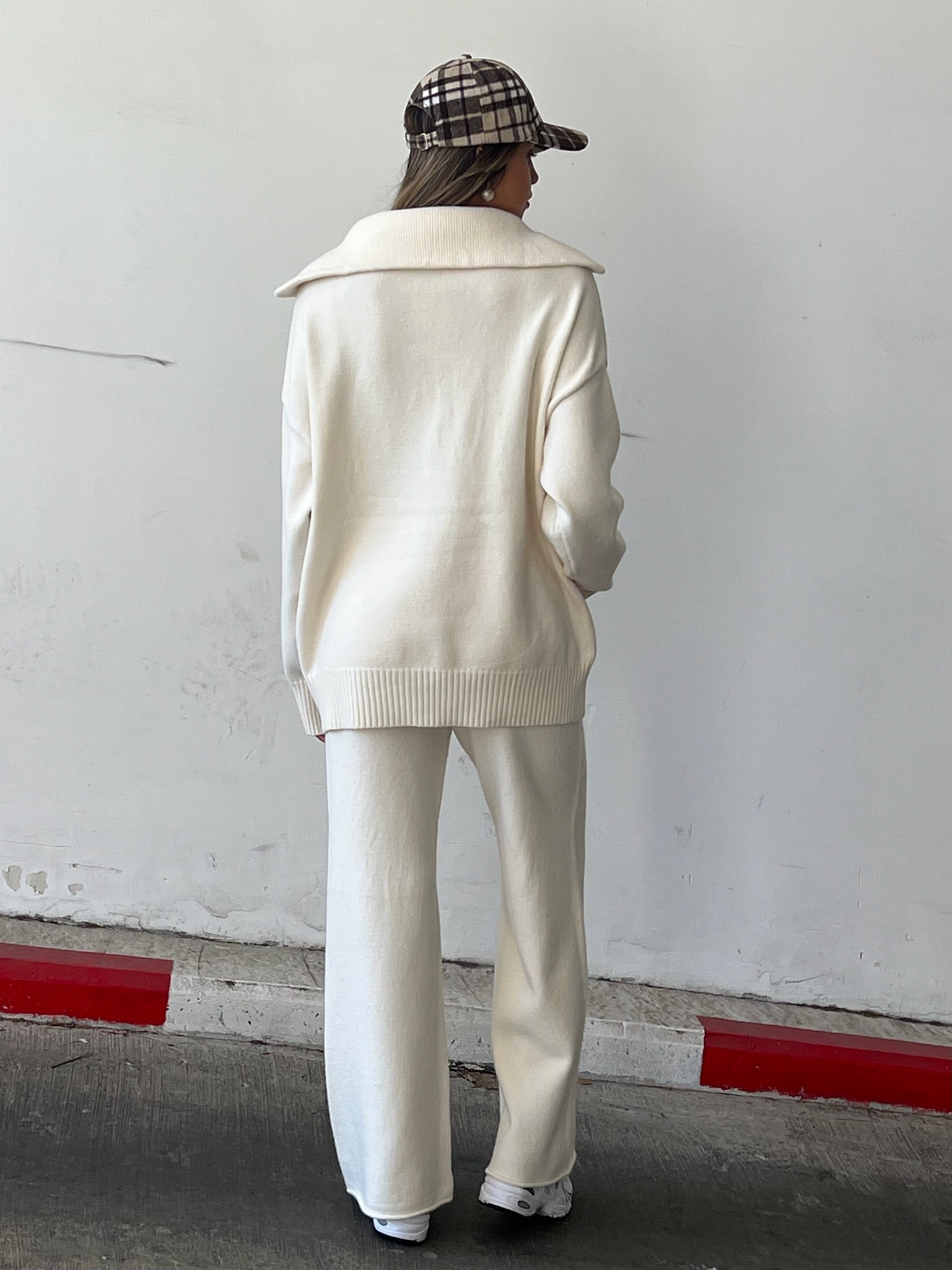 חליפת סריג היילי שמנת