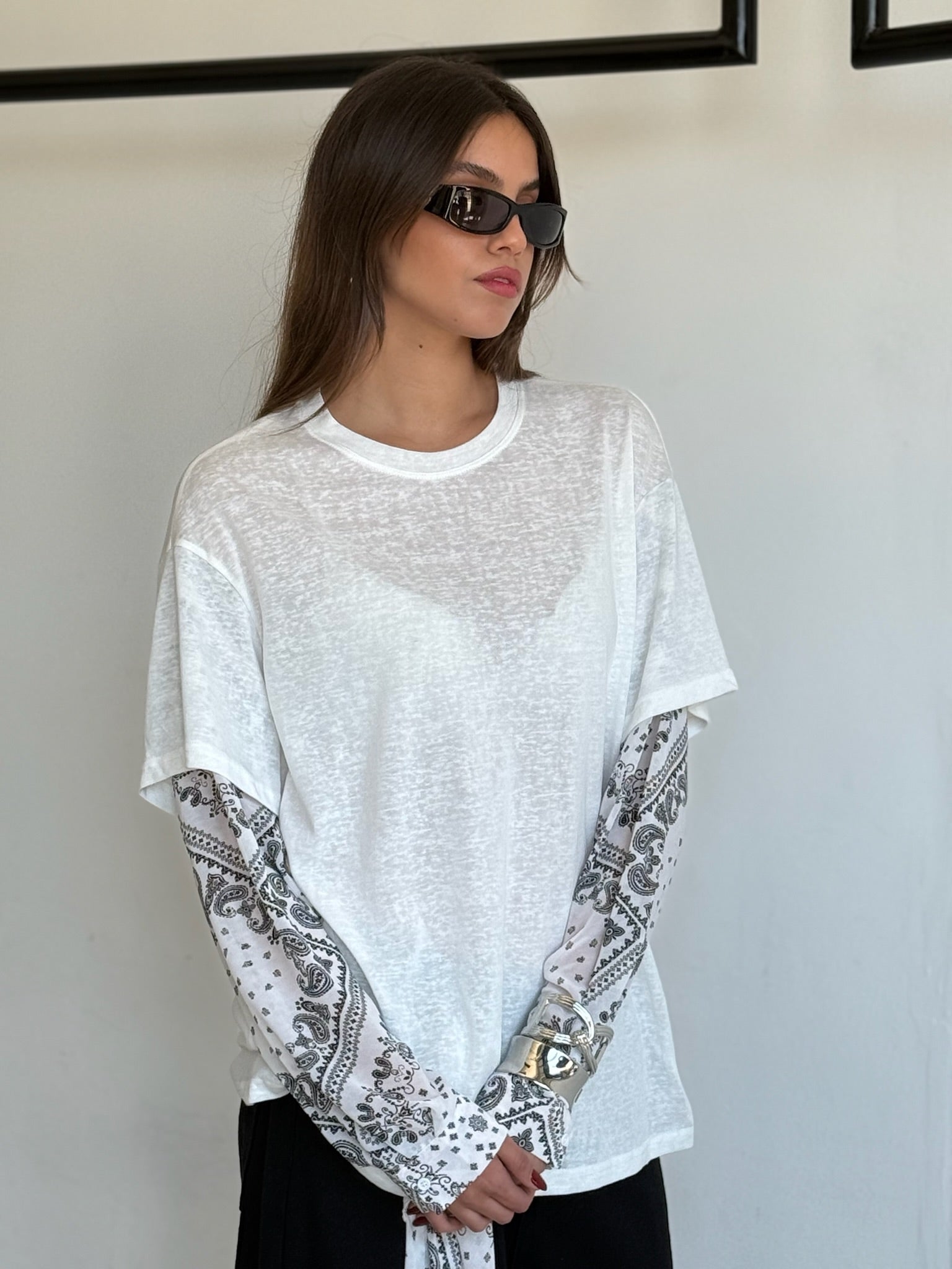 חולצת לואיז לבן שחור