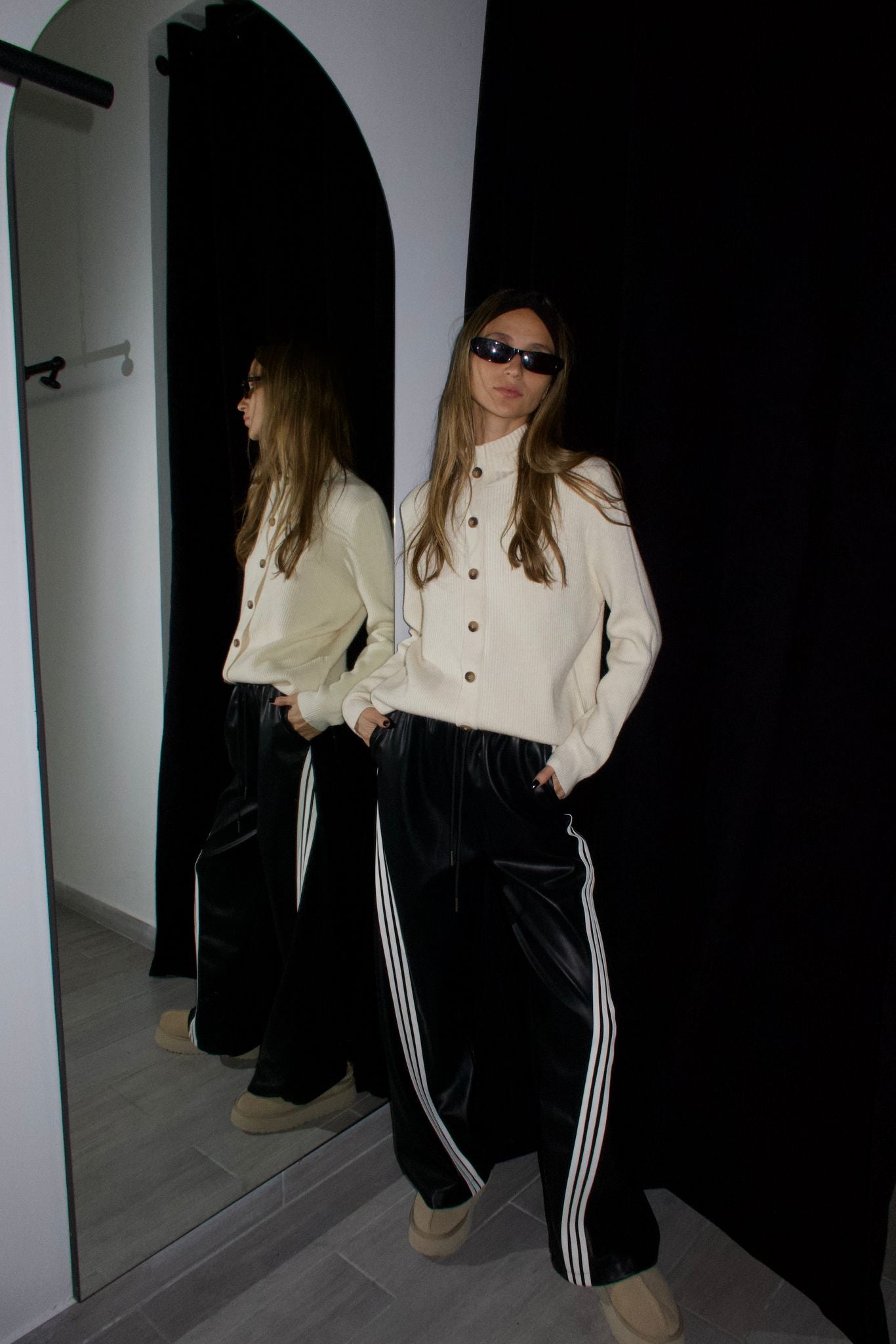 מכנס תאי דמוי עור שחור