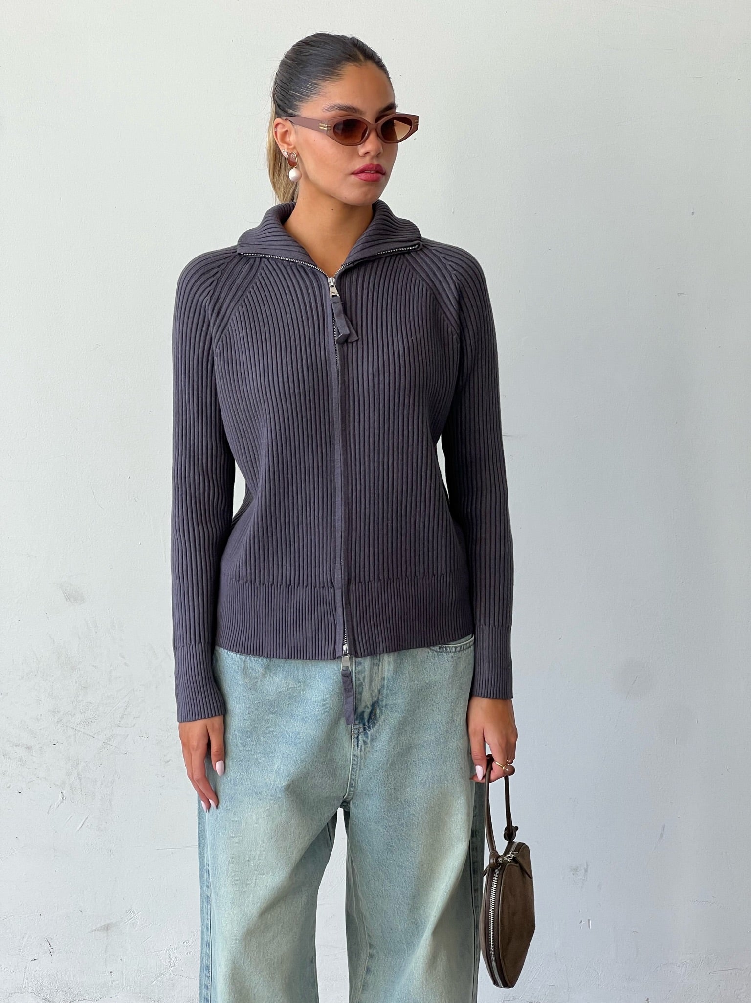 סריג נריה אפור