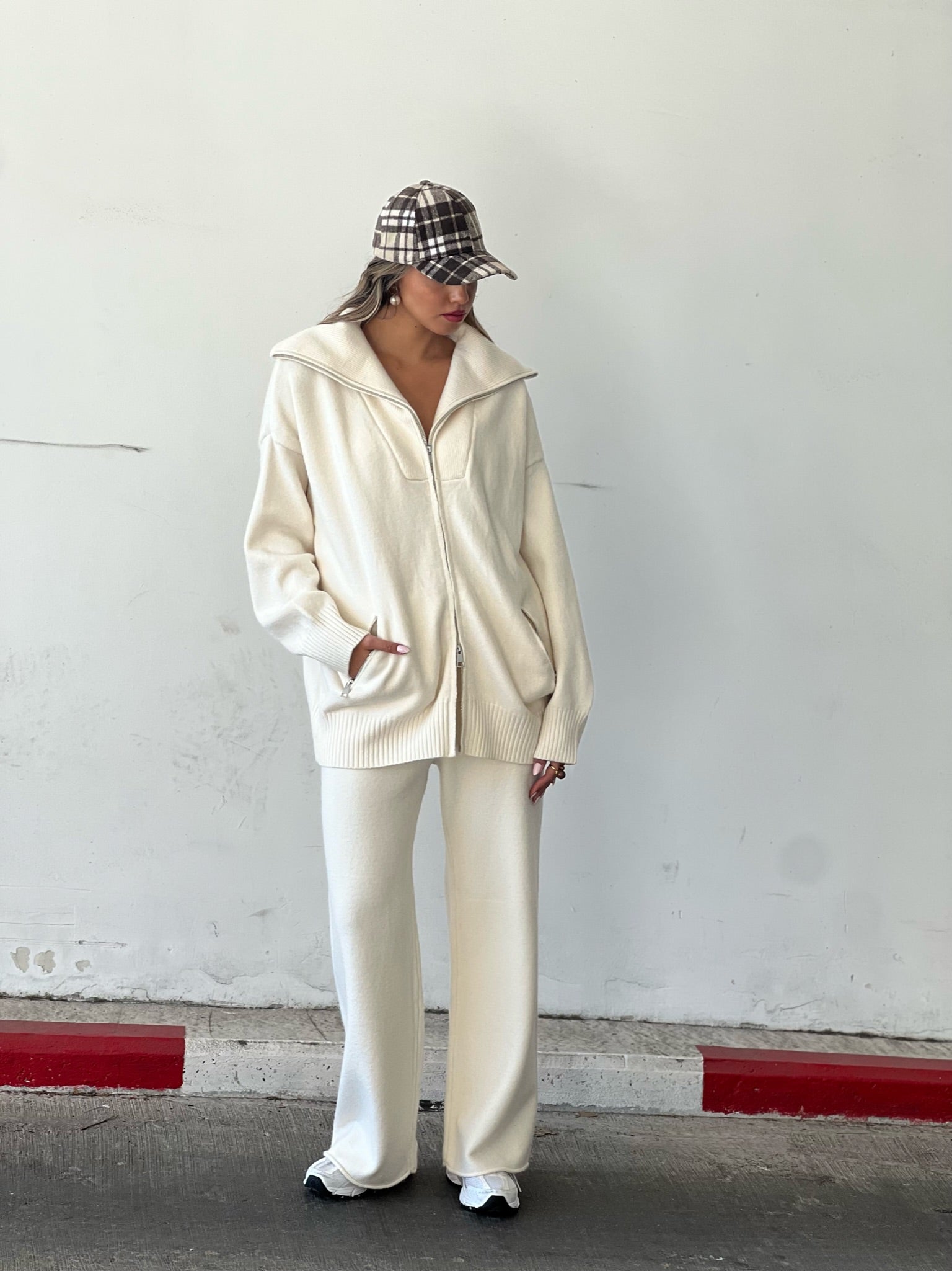 חליפת סריג היילי שמנת