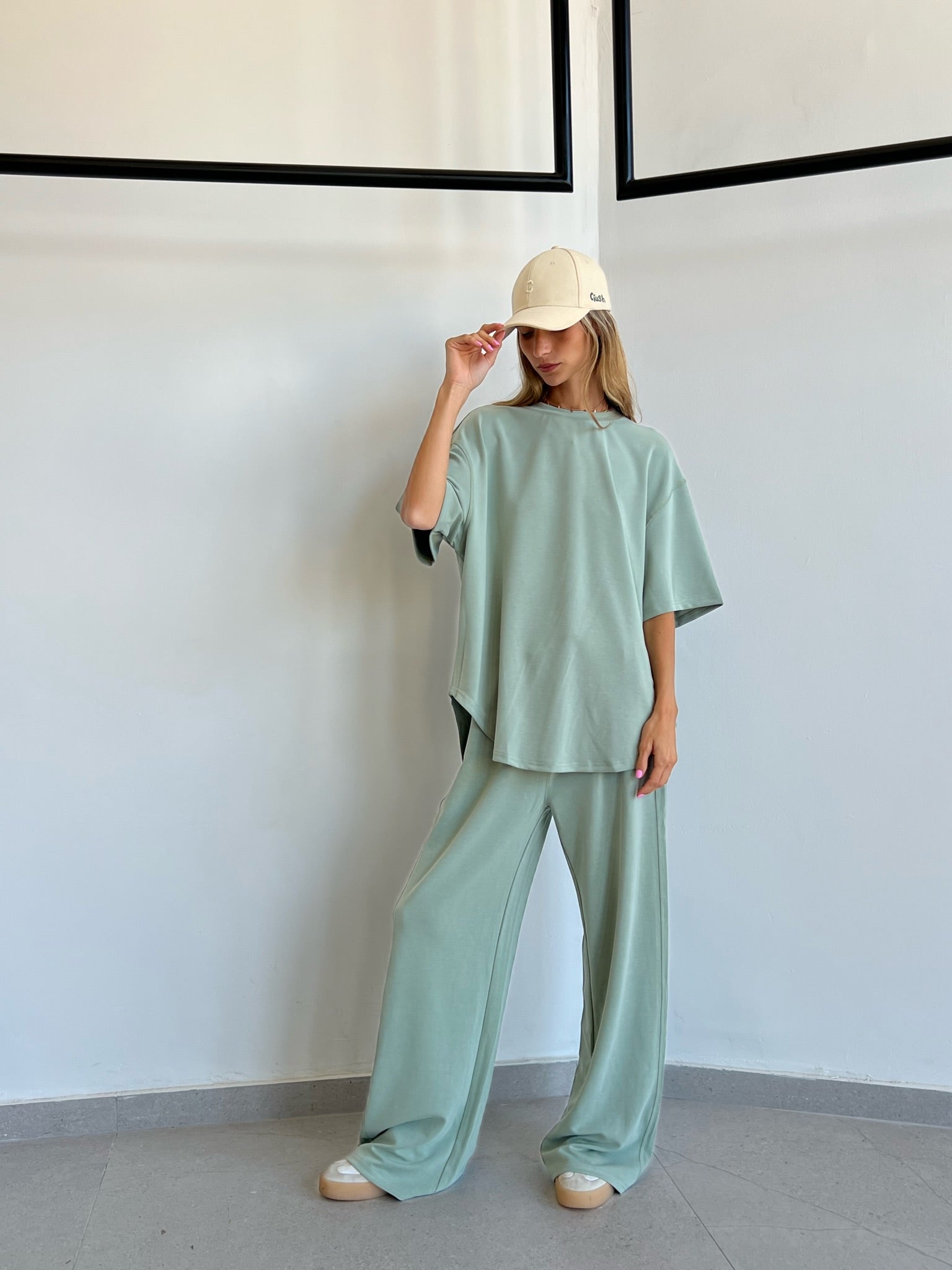 חליפת אורי ירוק