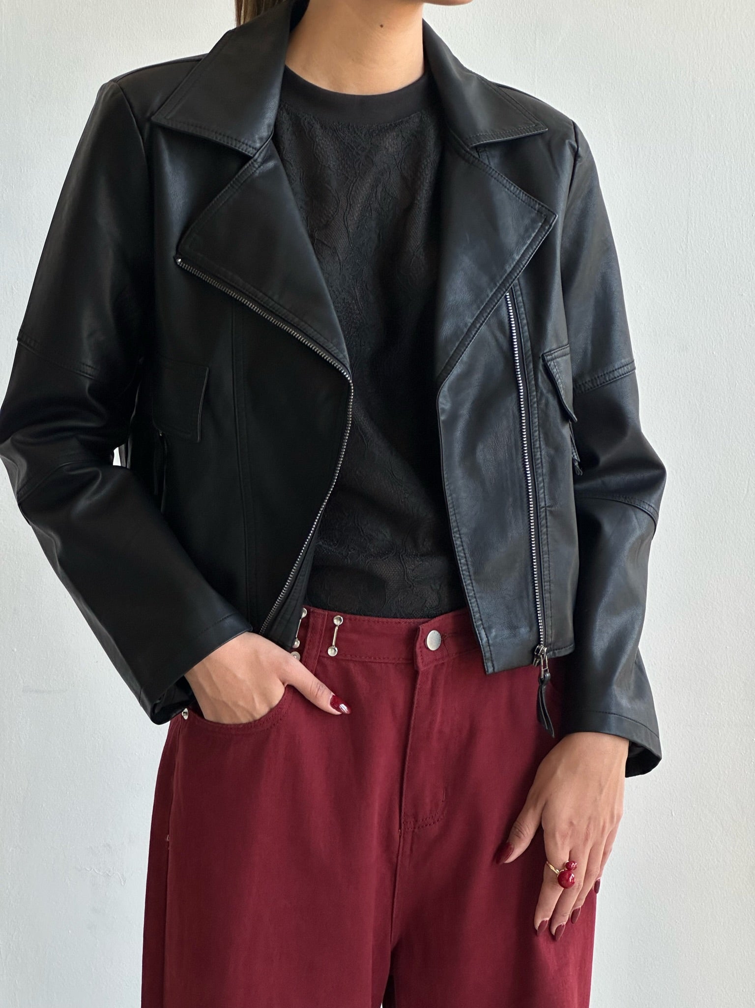 ג׳קט אוליביה דמוי עור שחור