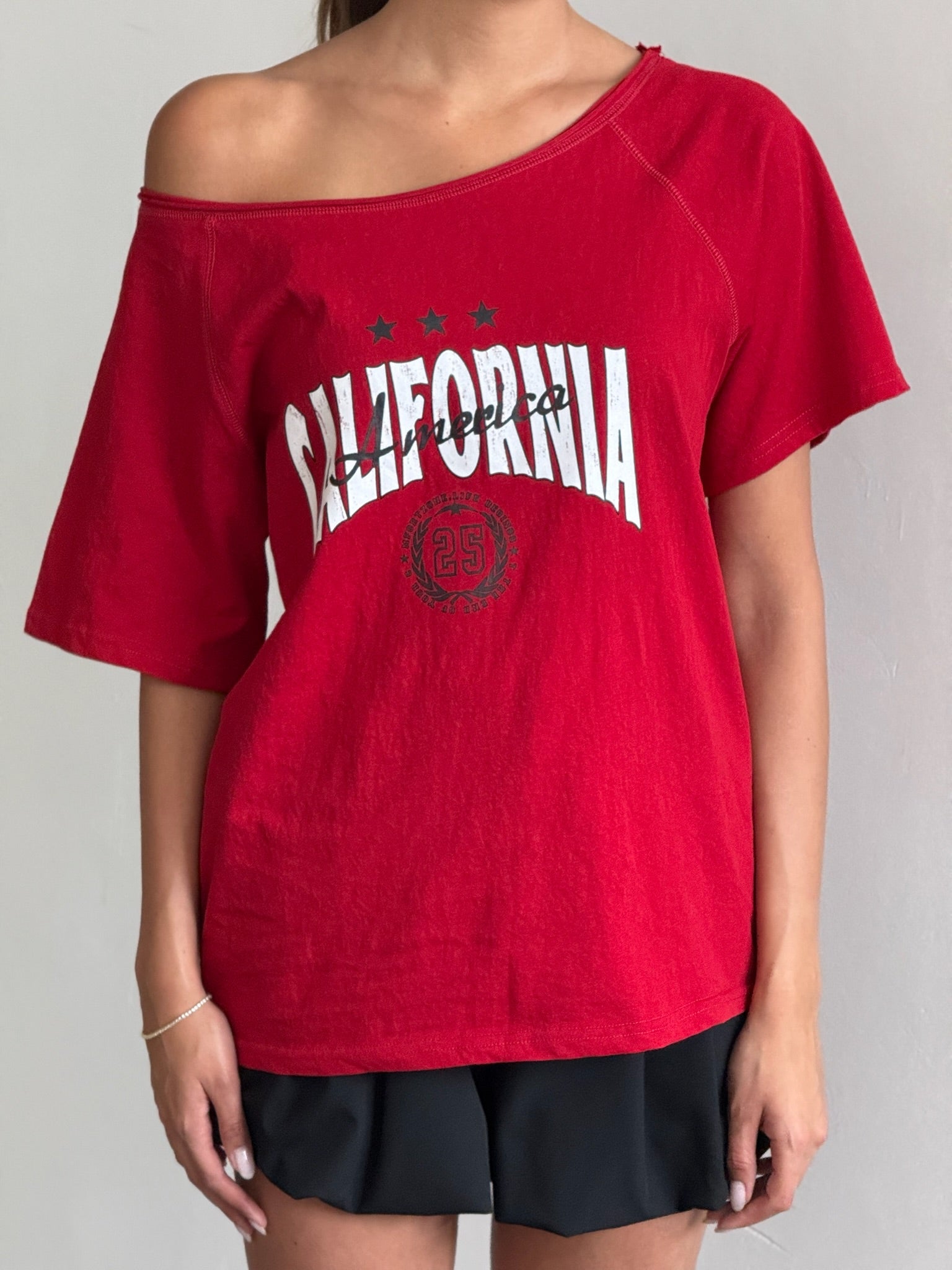 חולצת אגת אדום