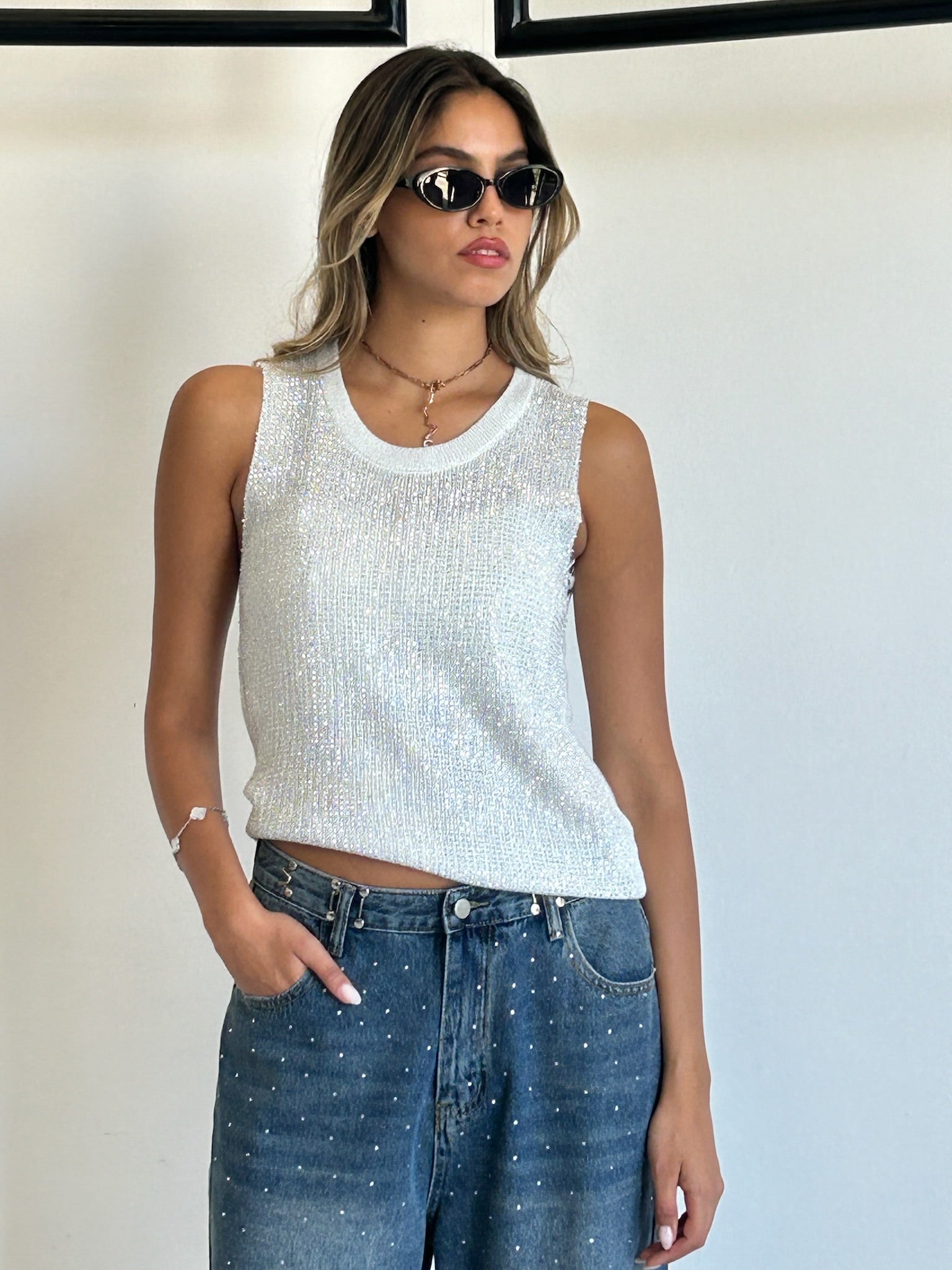 גופיית לוריאה לבן