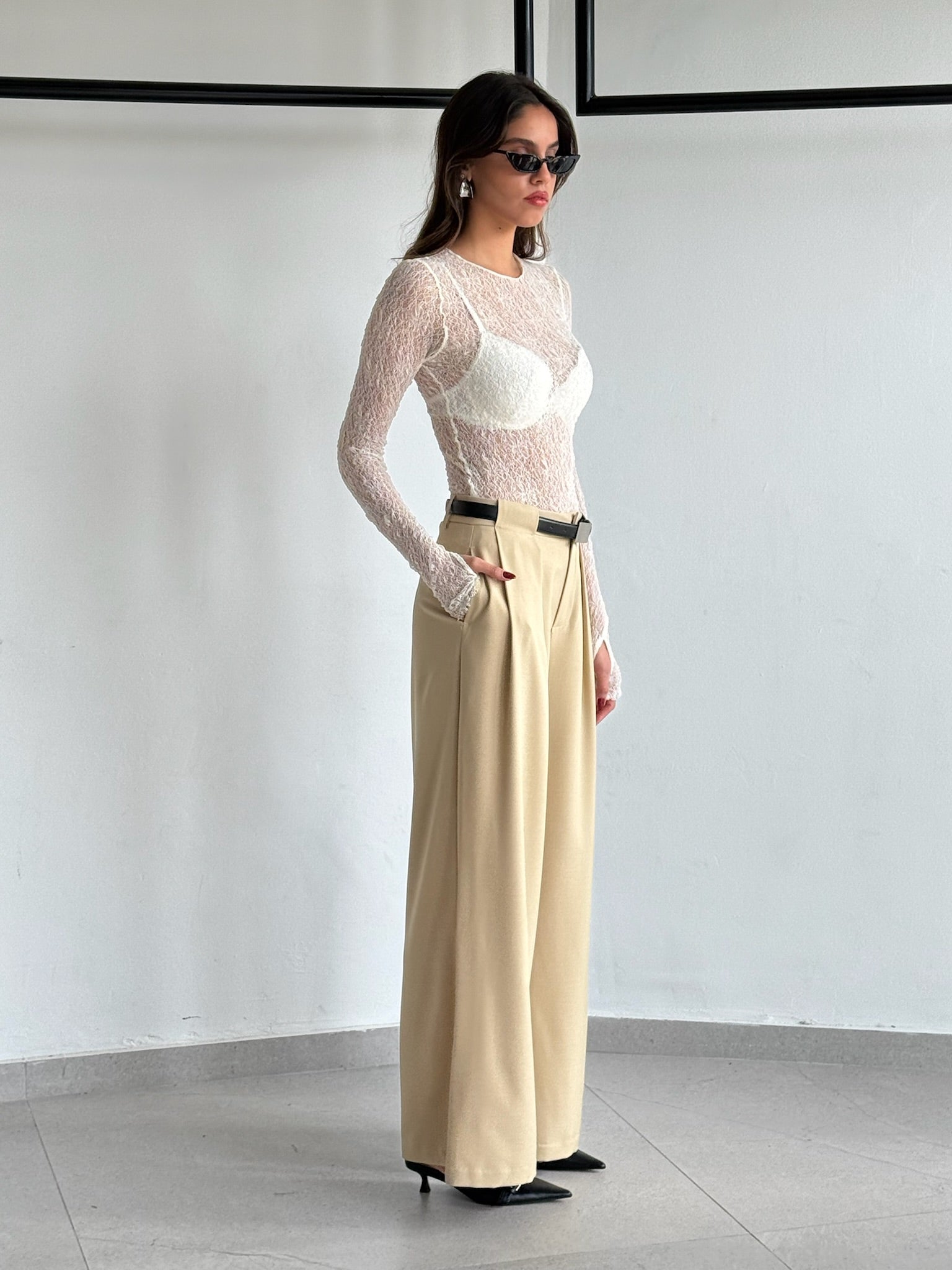 חולצת אליאן תחרה לבן