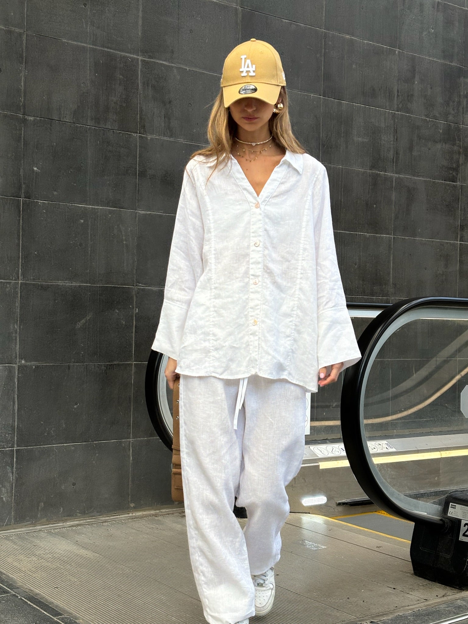 חליפת פשתן ג׳רי לבן