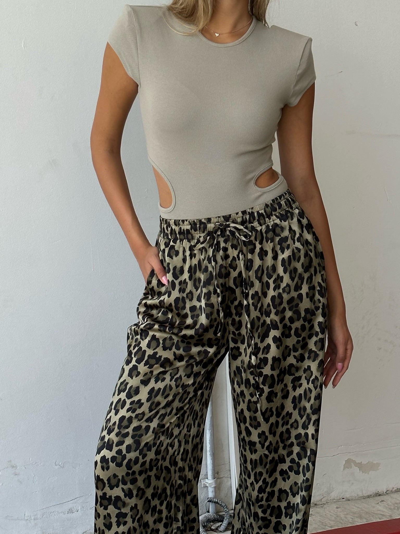 מכנס קארינה זית