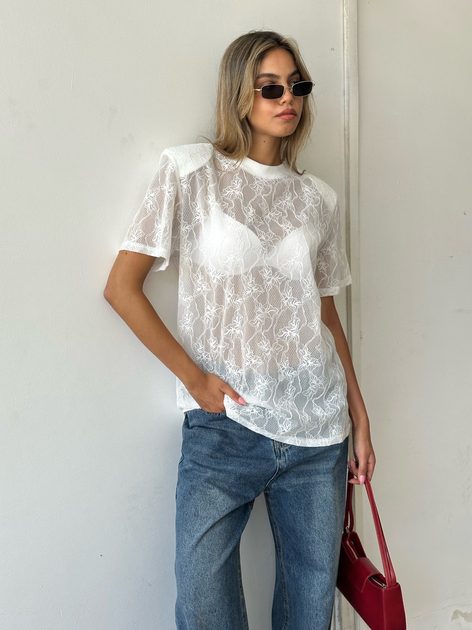 חולצת לירי תחרה לבן