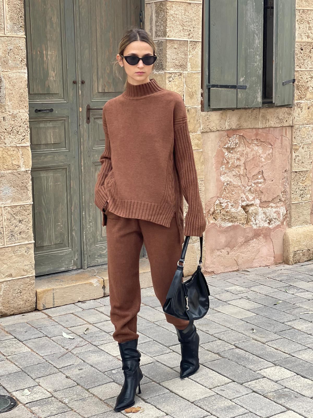 חליפת הלן חום