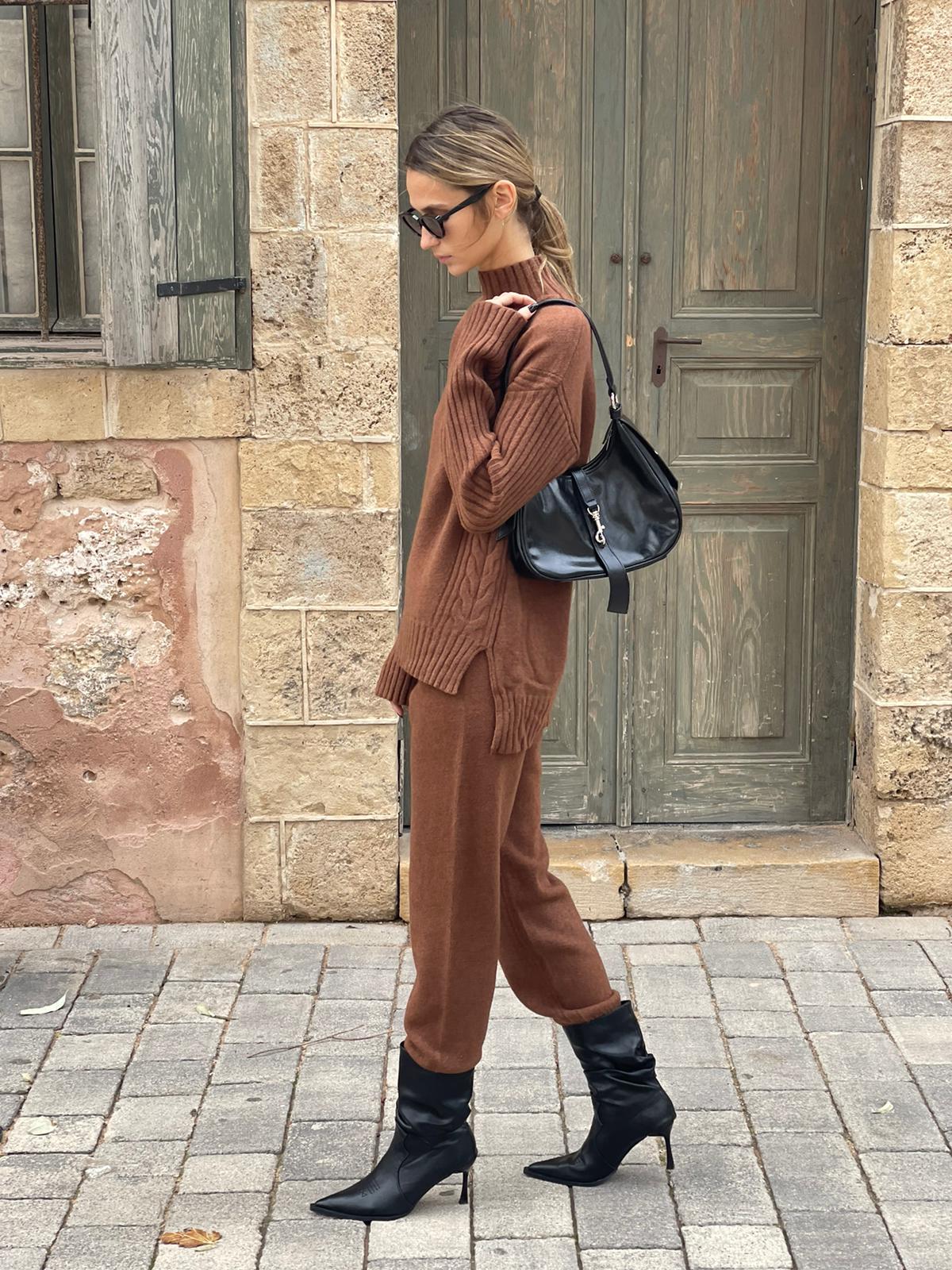 חליפת הלן חום