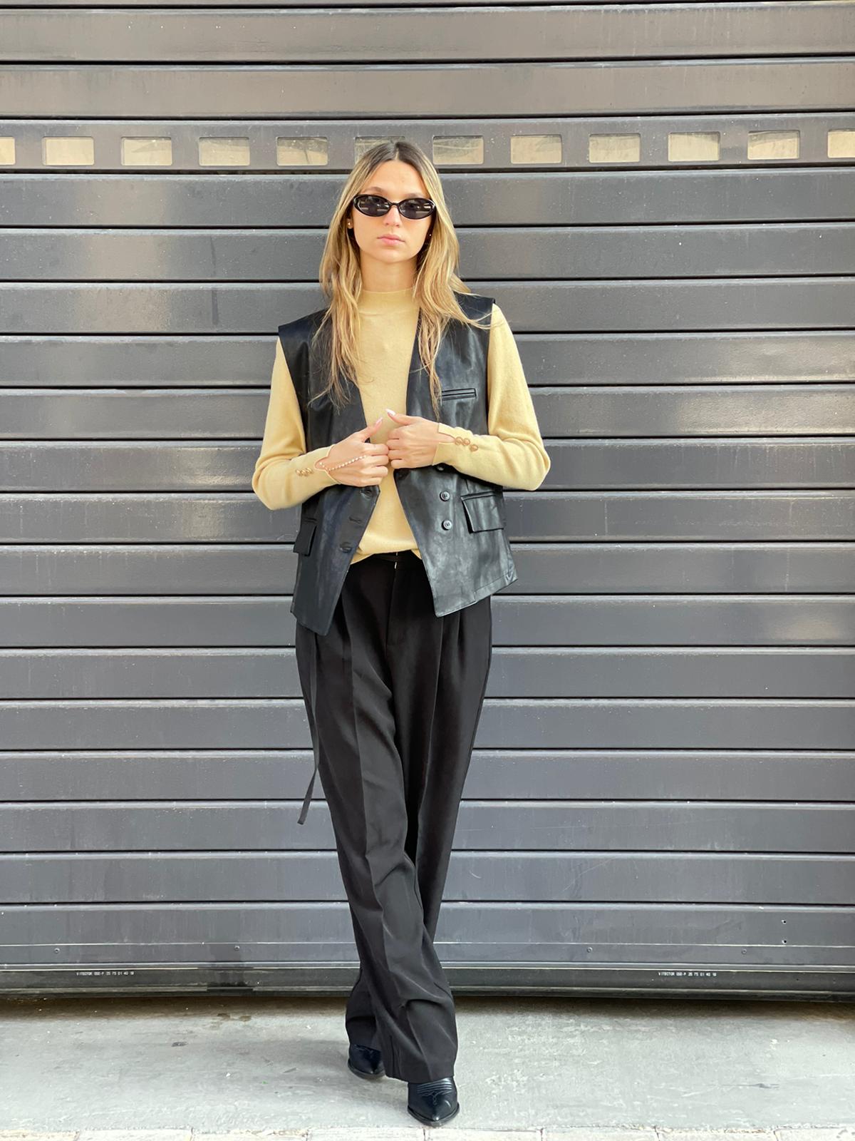 וסט דמוי עור זיו