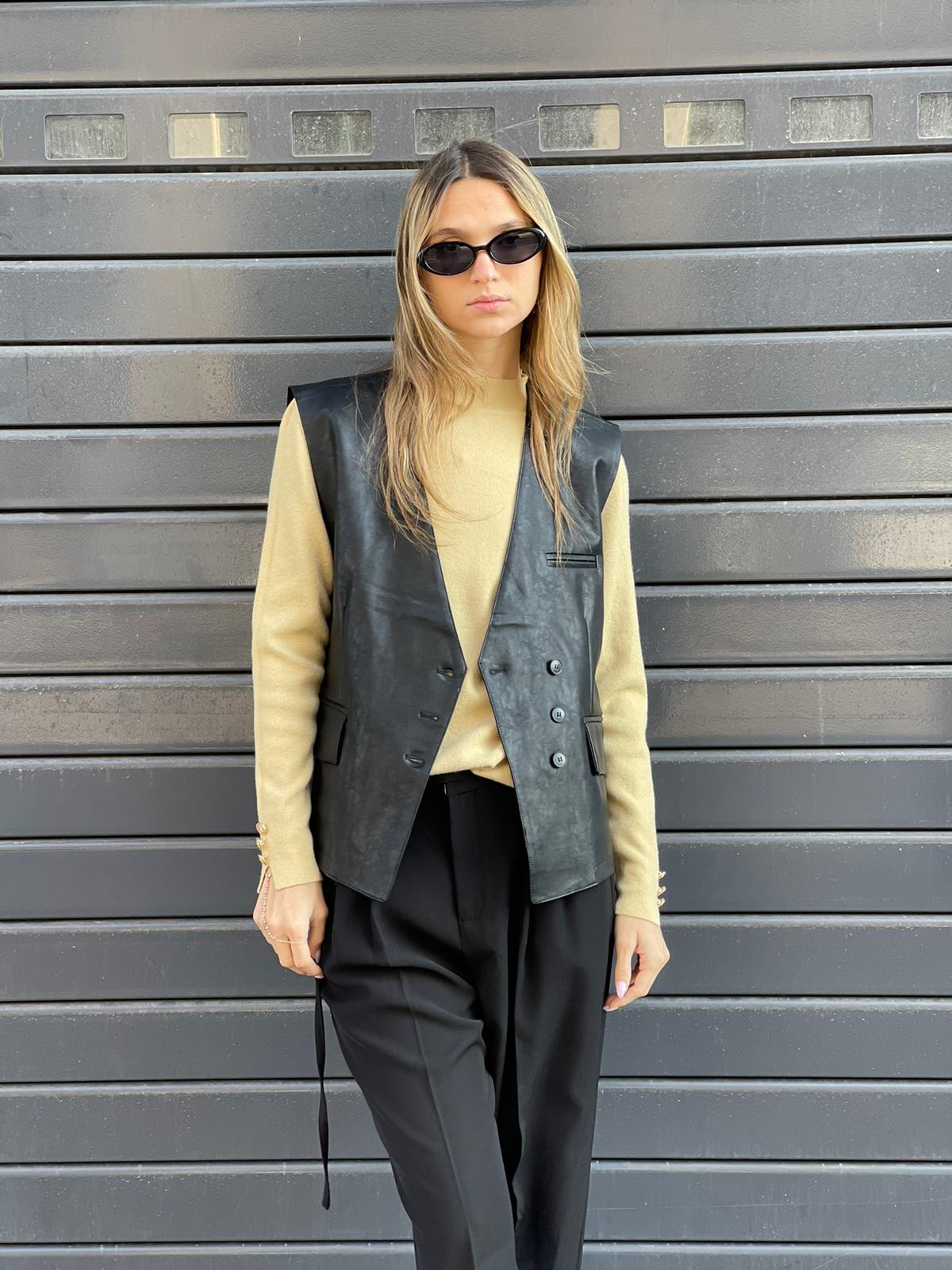 וסט דמוי עור זיו