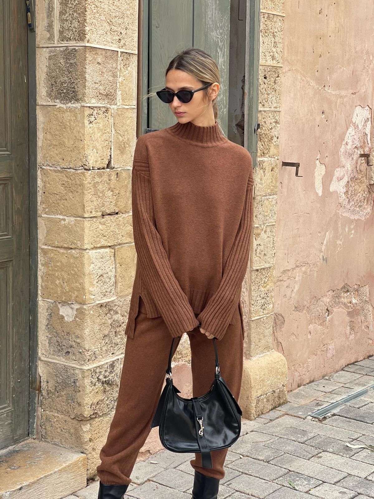 חליפת הלן חום