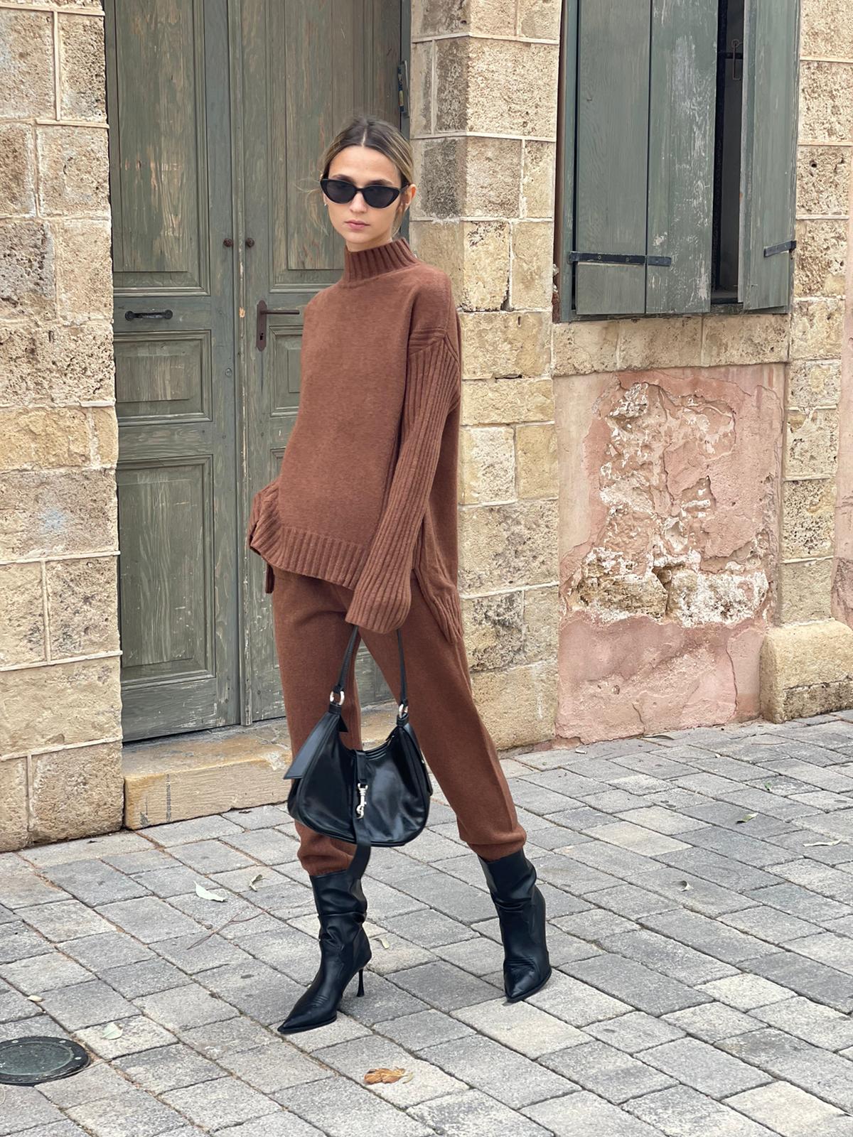 חליפת הלן חום