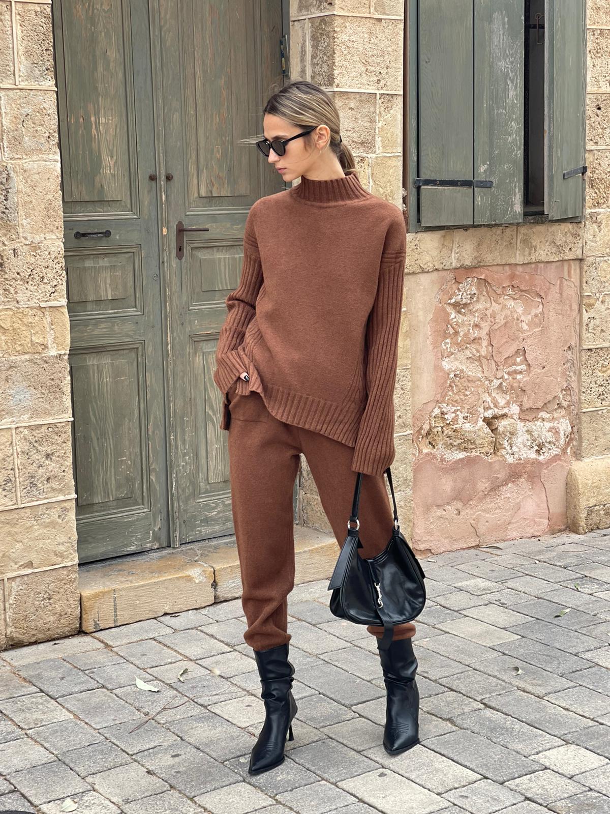 חליפת הלן חום