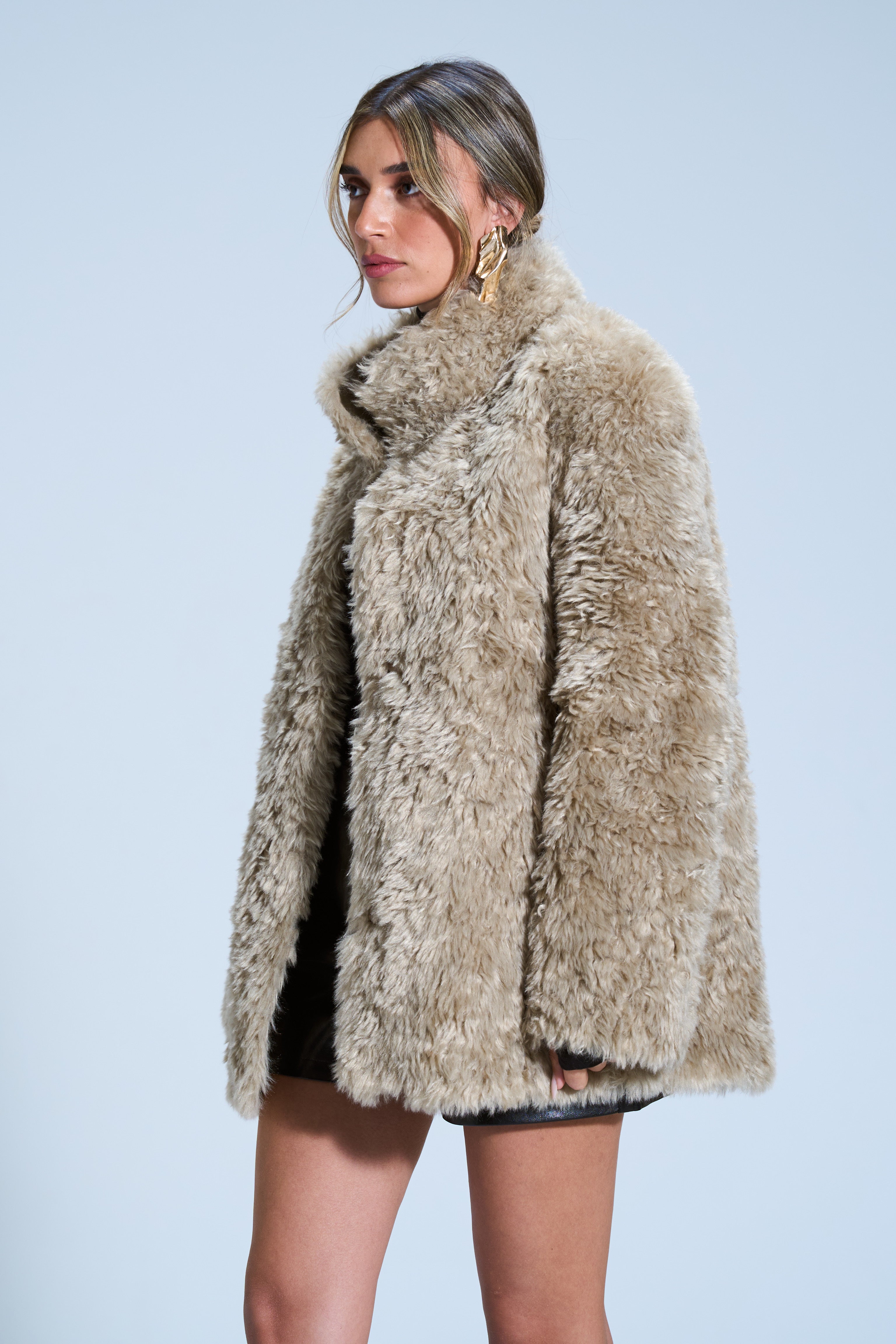 מעיל לביא דבש