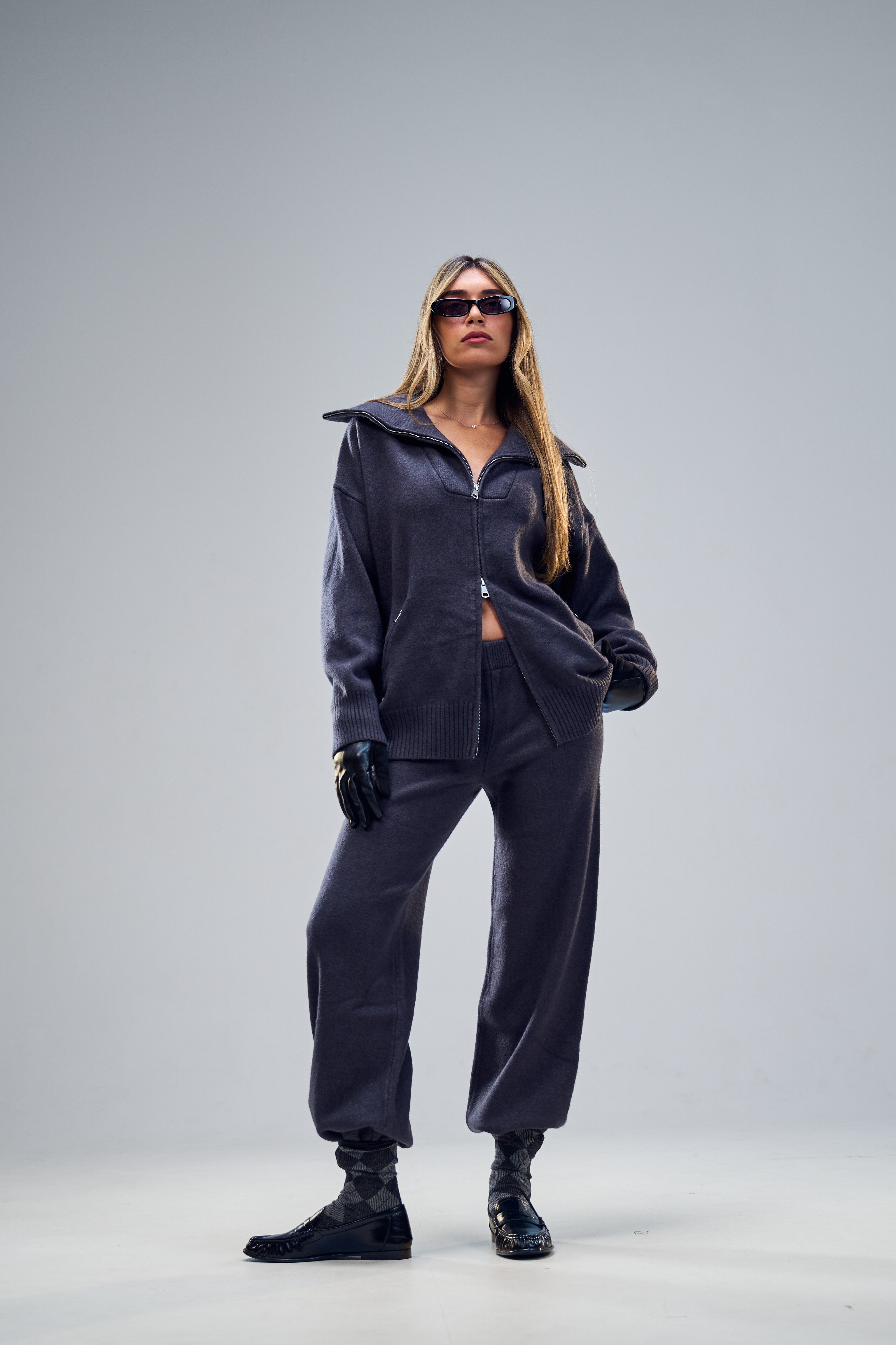 חליפת סריג היילי אפור כהה