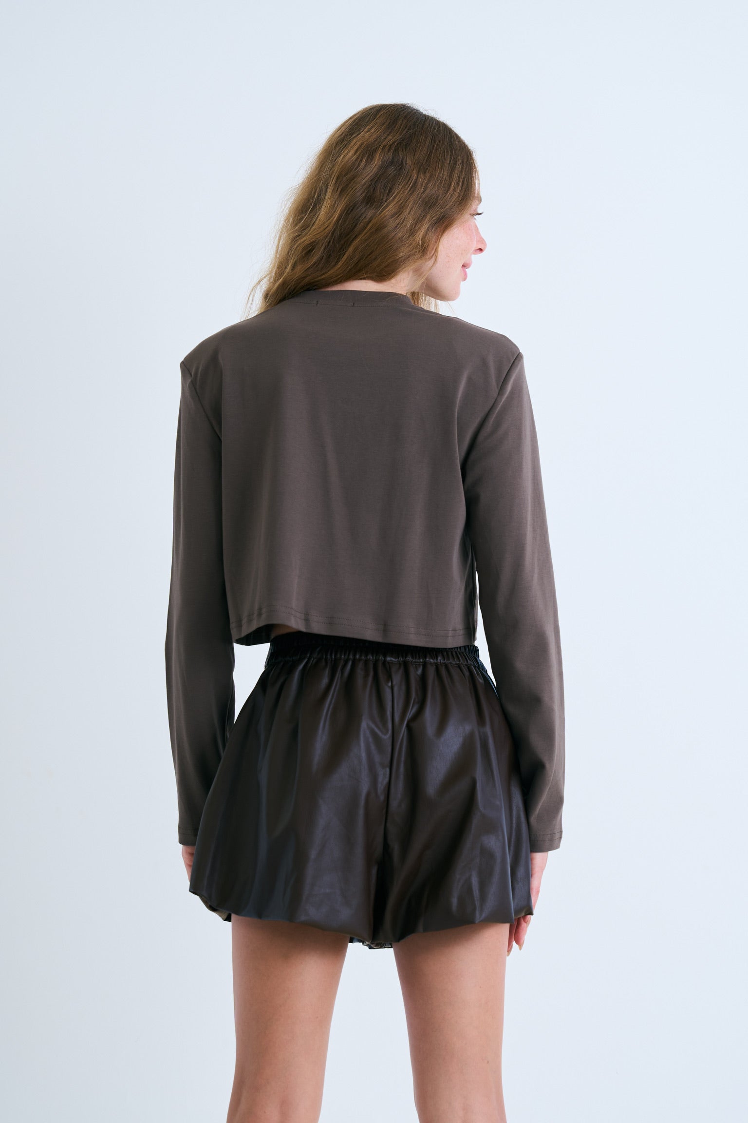 חולצת לי חום