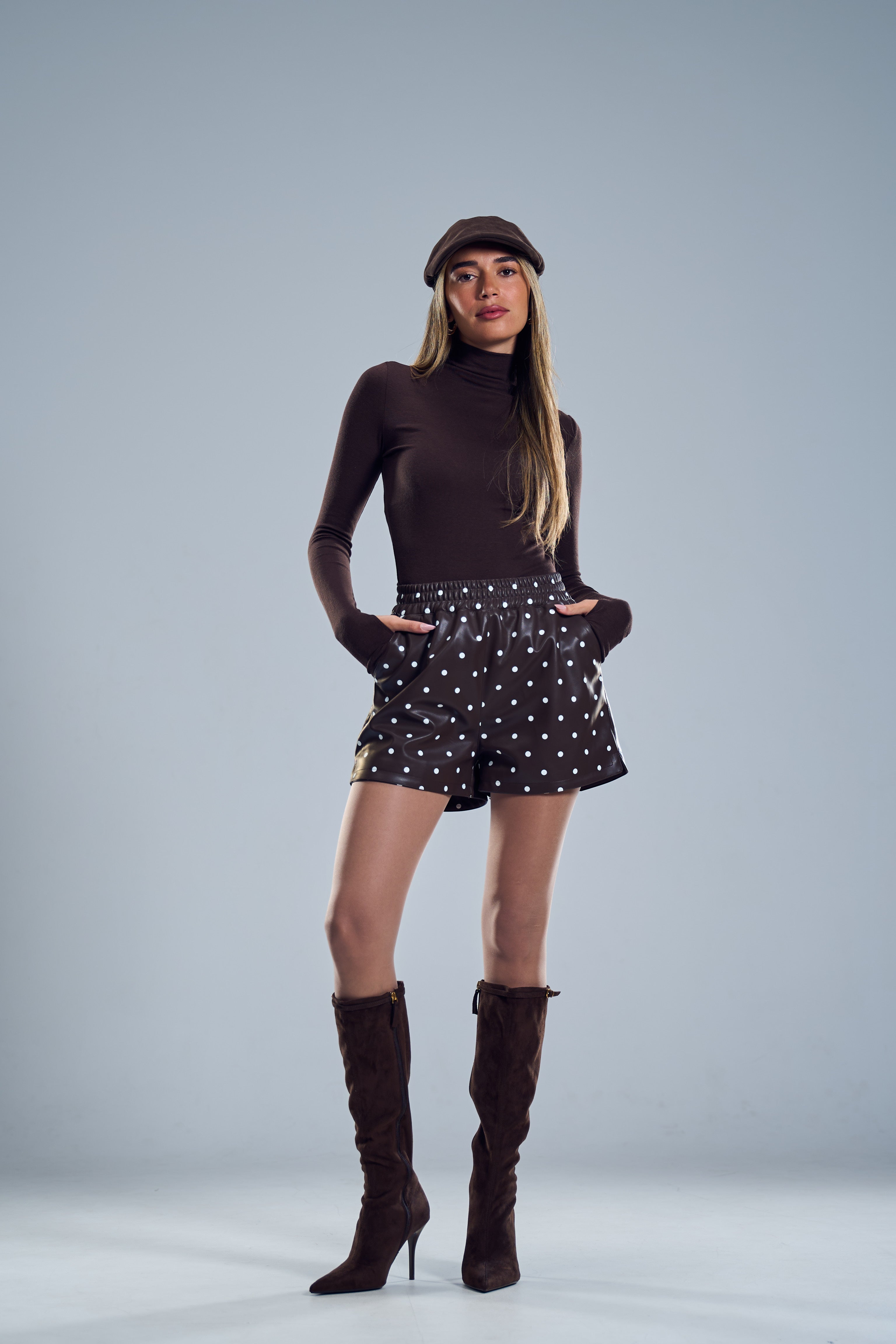 מכנס מייסי דמוי עור חום