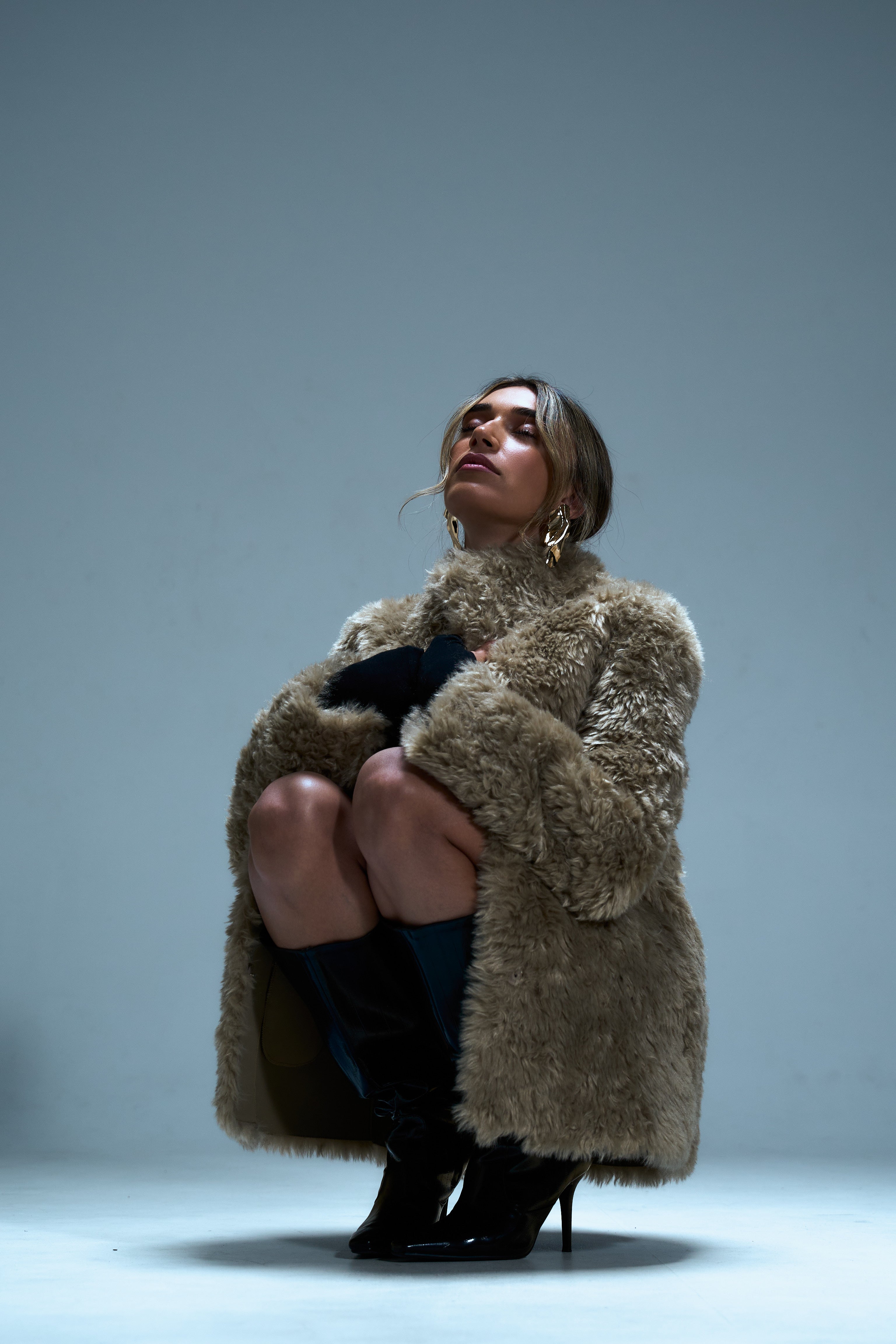 מעיל לביא דבש