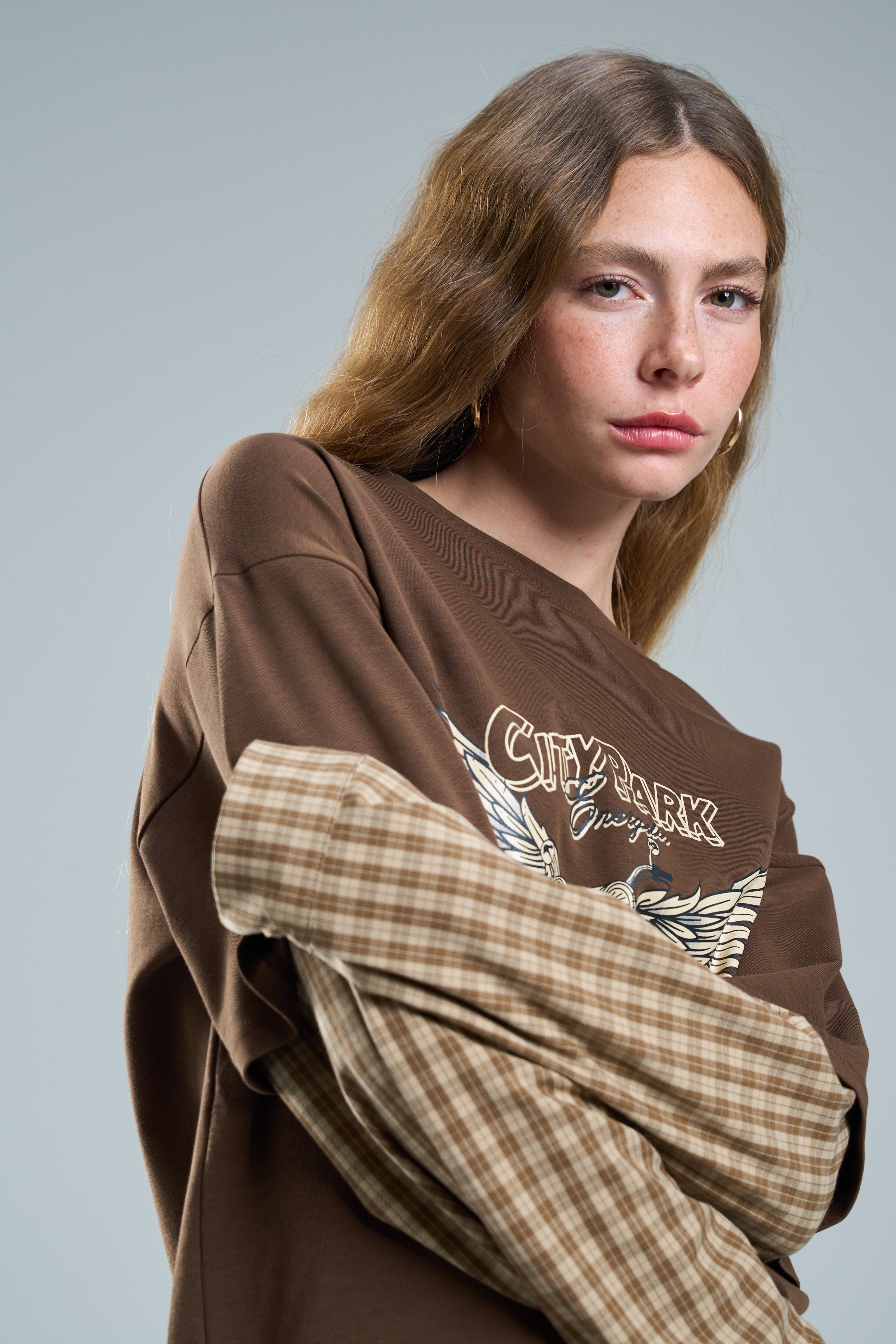 חולצת אליסיה חום