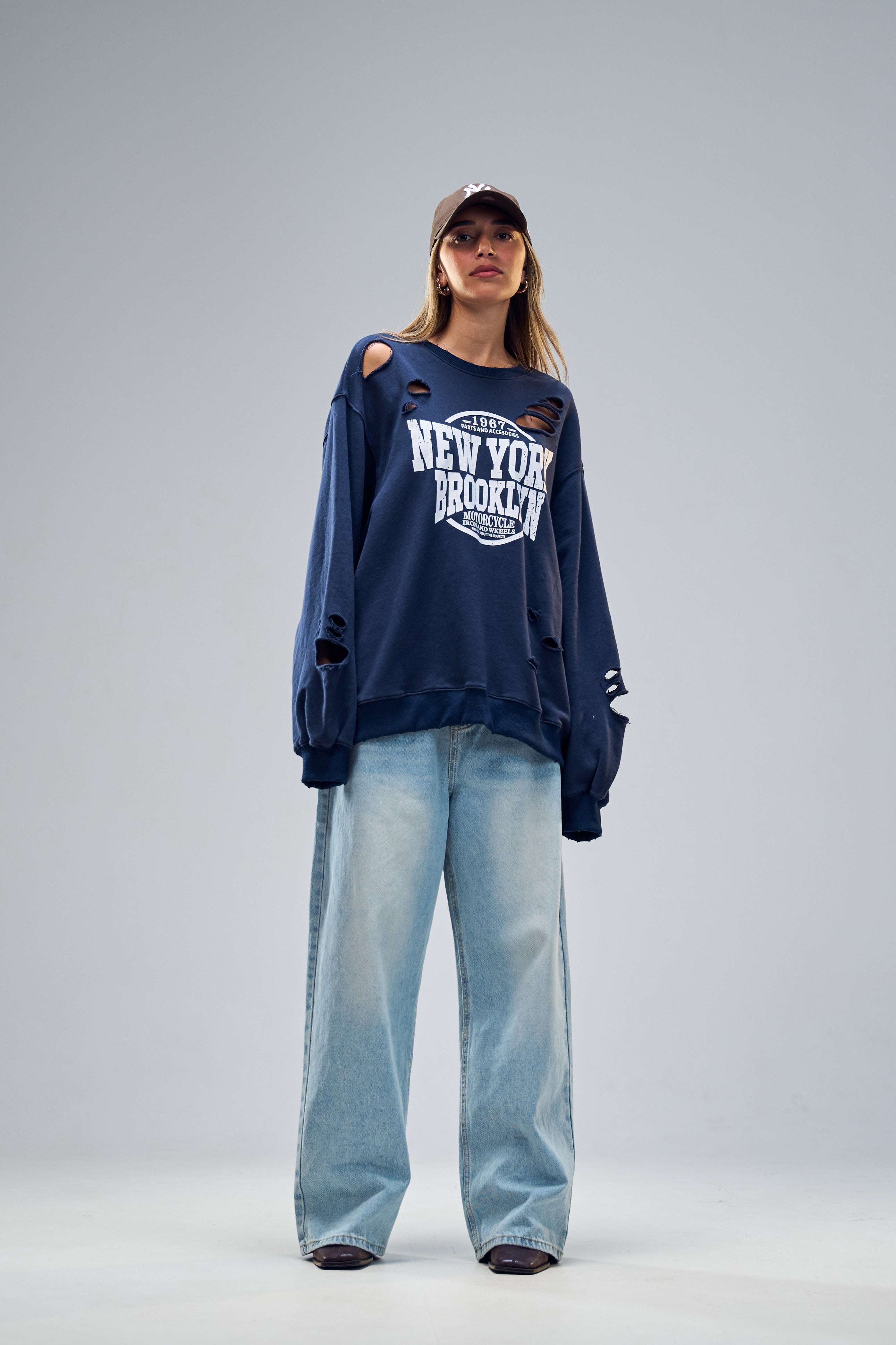 סווצר בל כחול