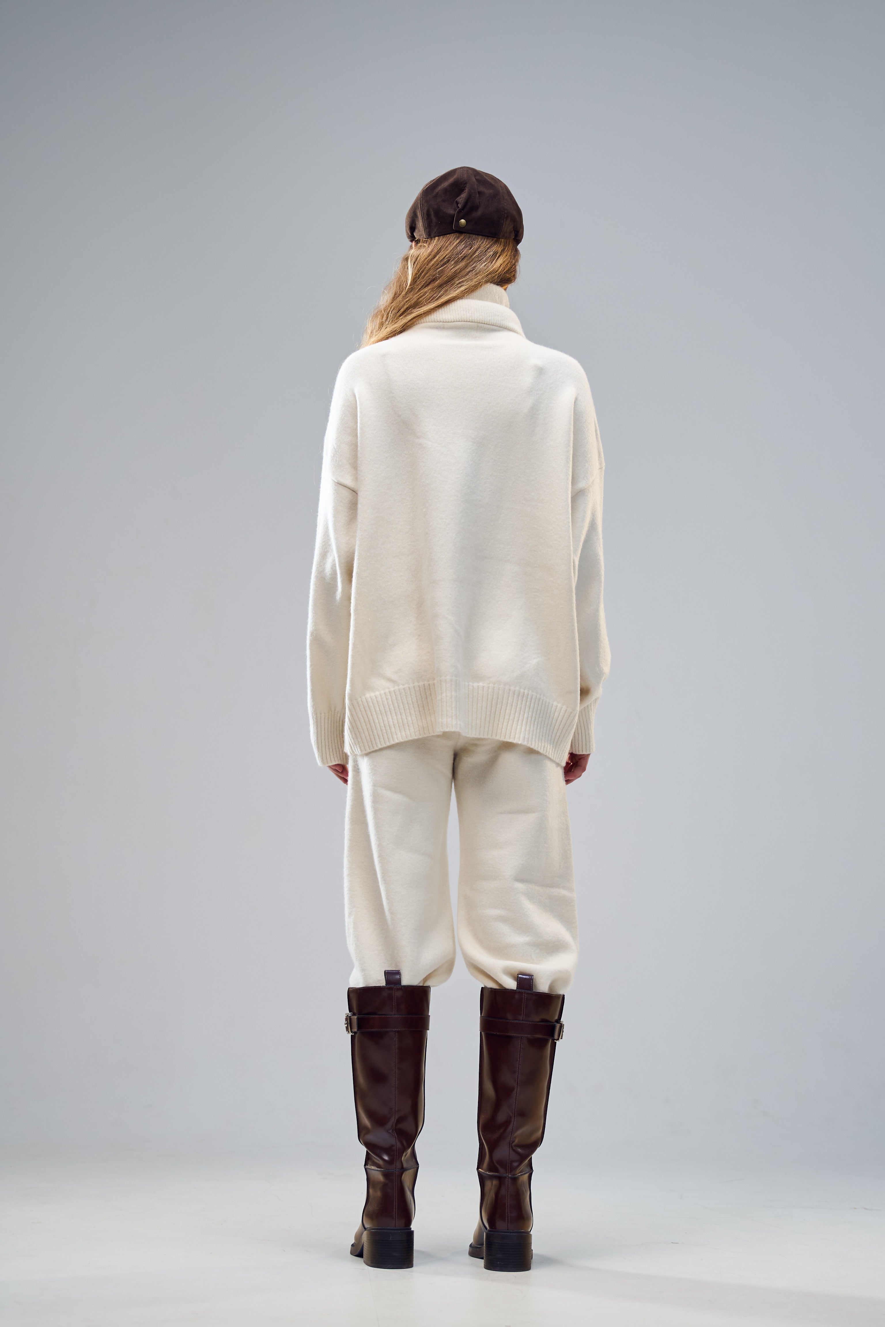 חליפת סריג היילי שמנת