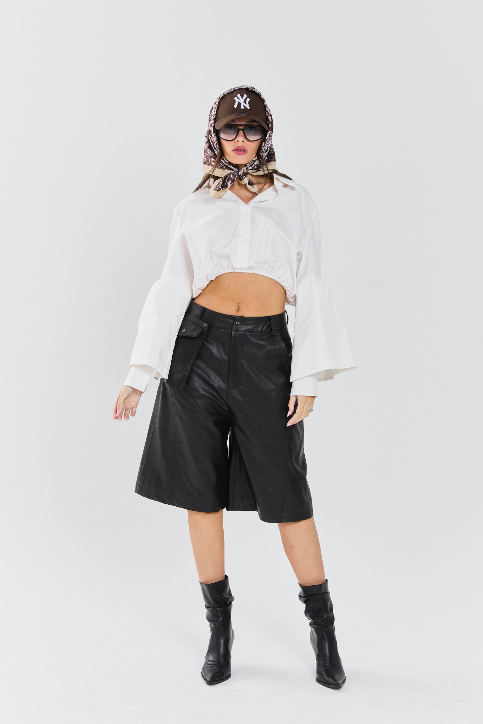 מכנס סאני דמוי עור שחור