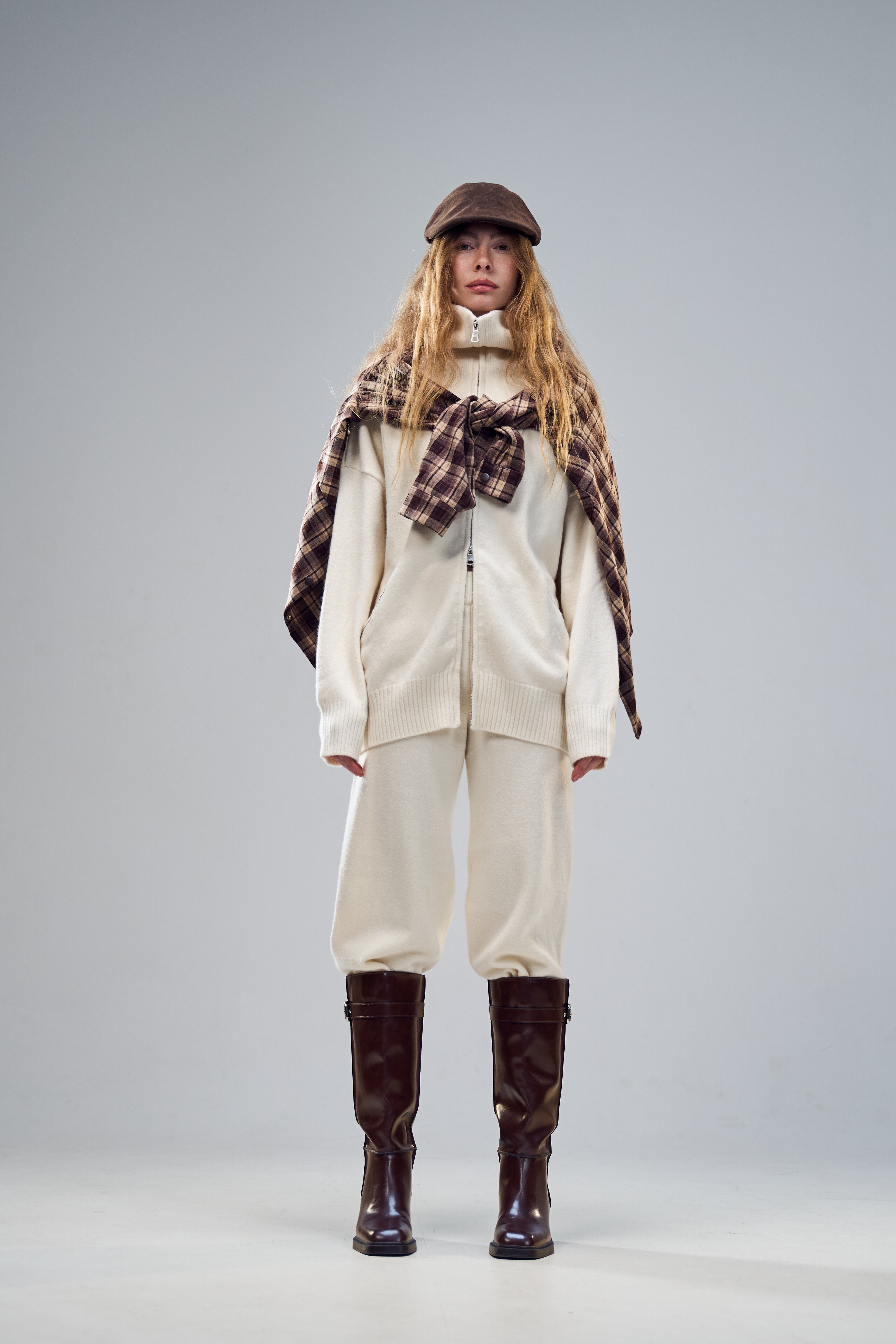 חליפת סריג היילי שמנת