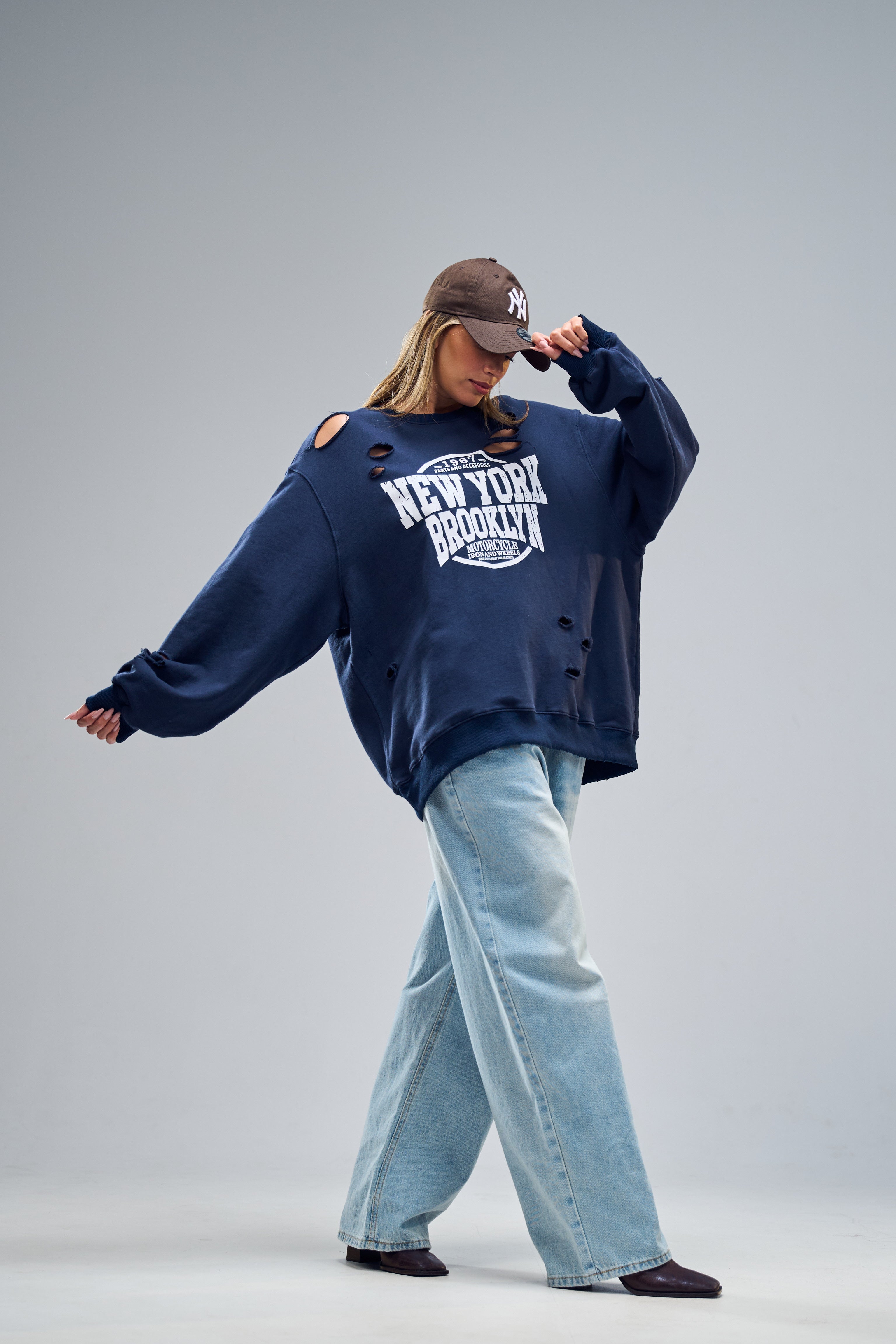 סווצר בל כחול