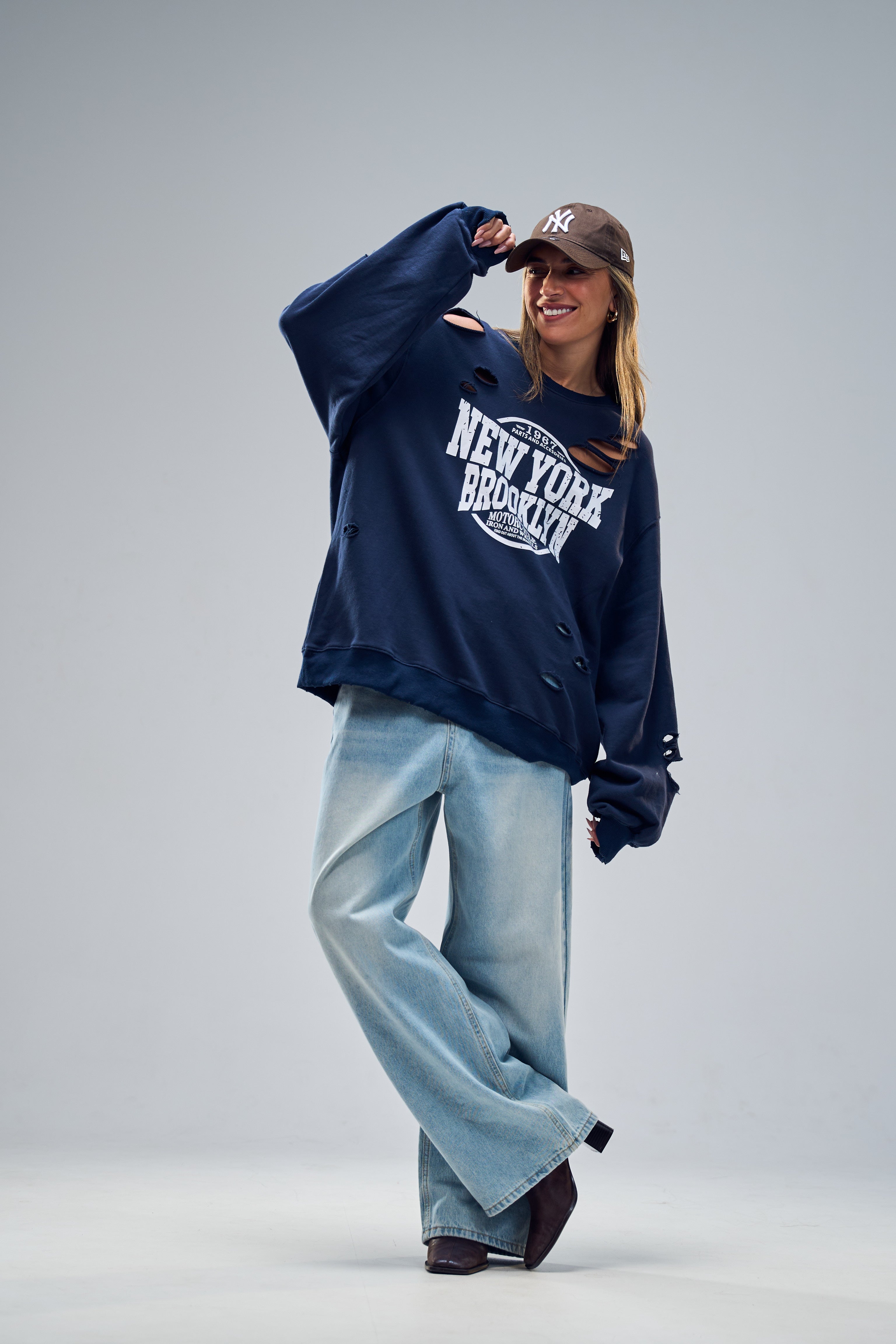 סווצר בל כחול