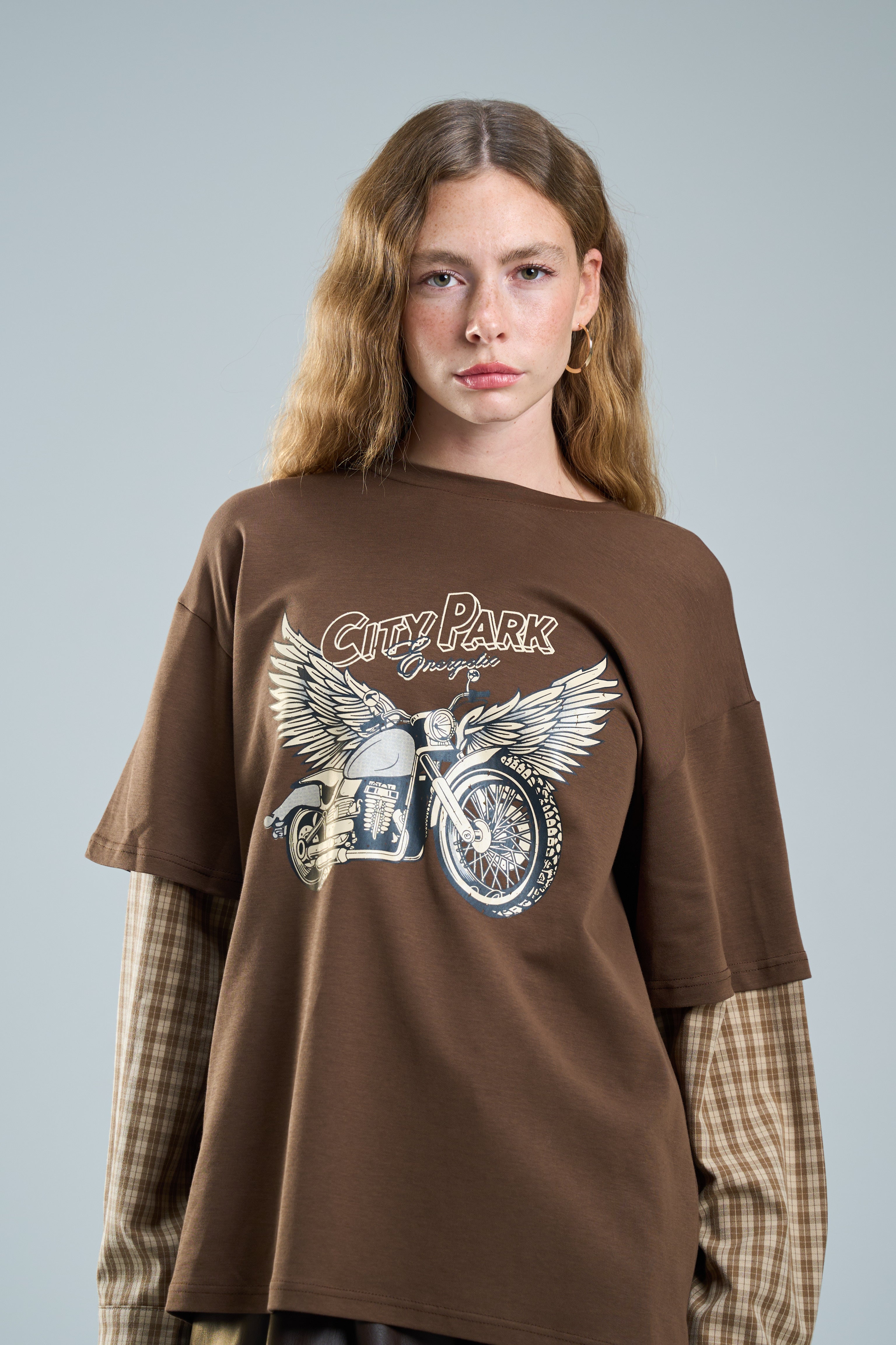 חולצת אליסיה חום