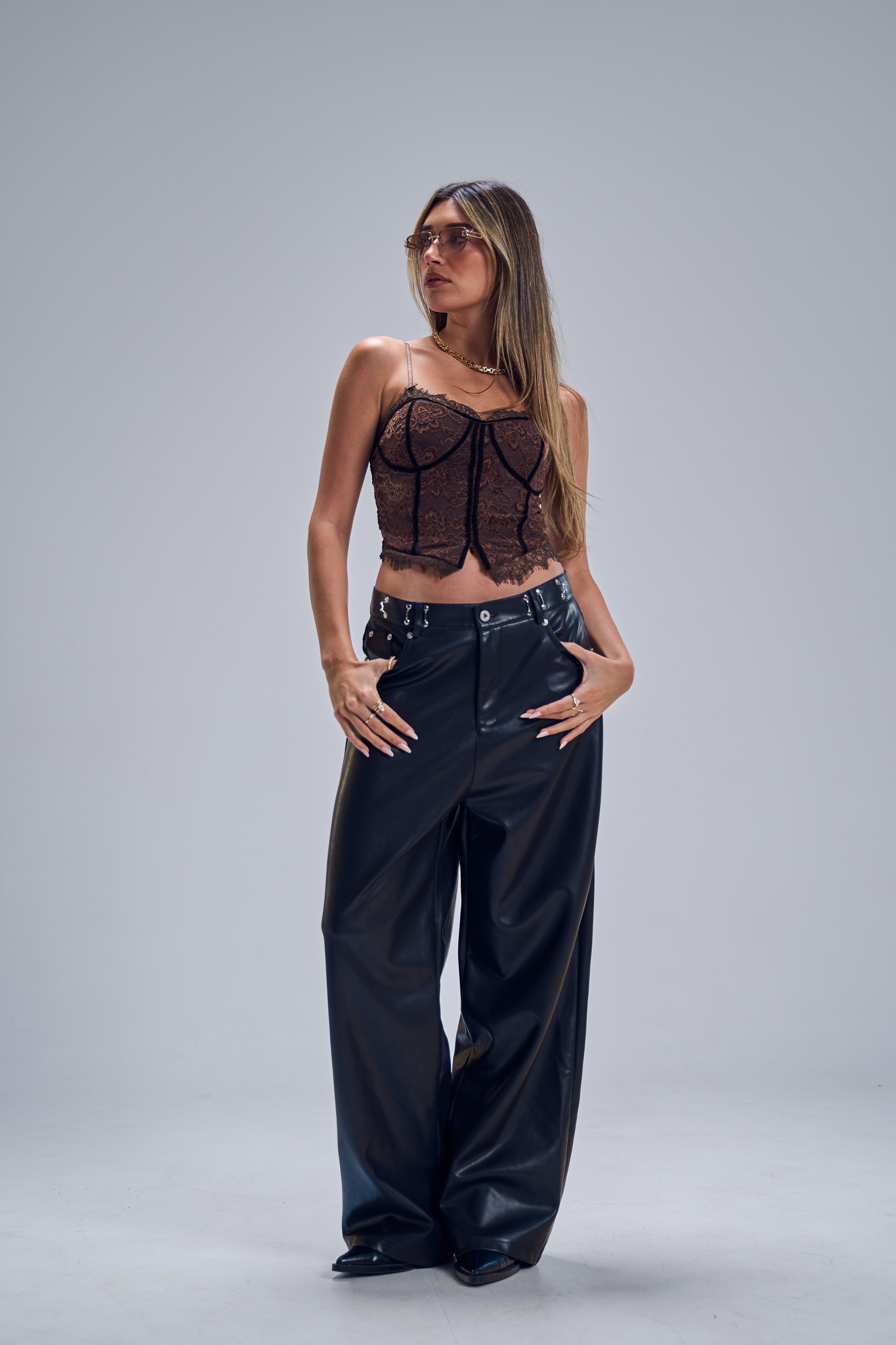 טופ לייס חום