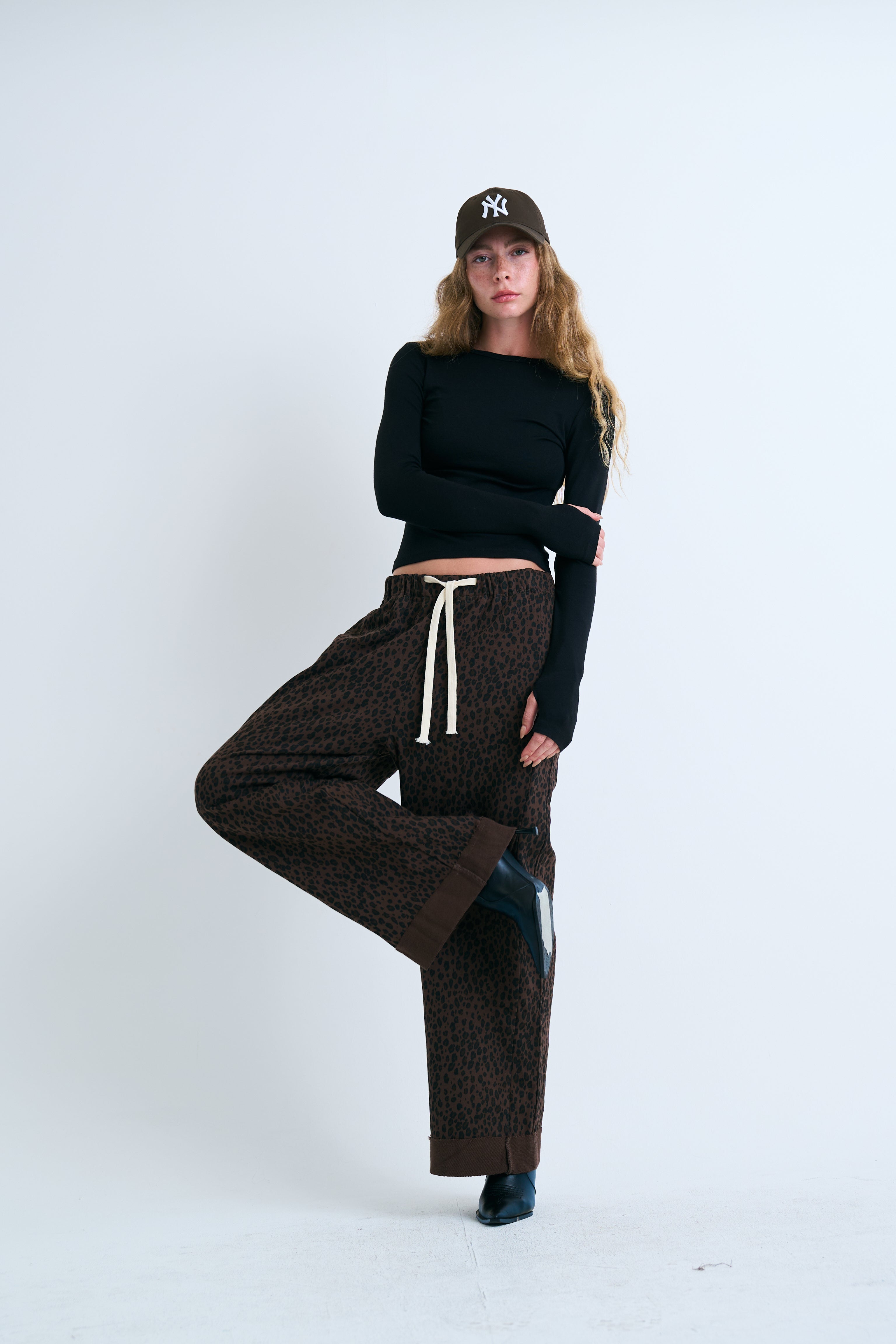 מכנס איידן חום כהה