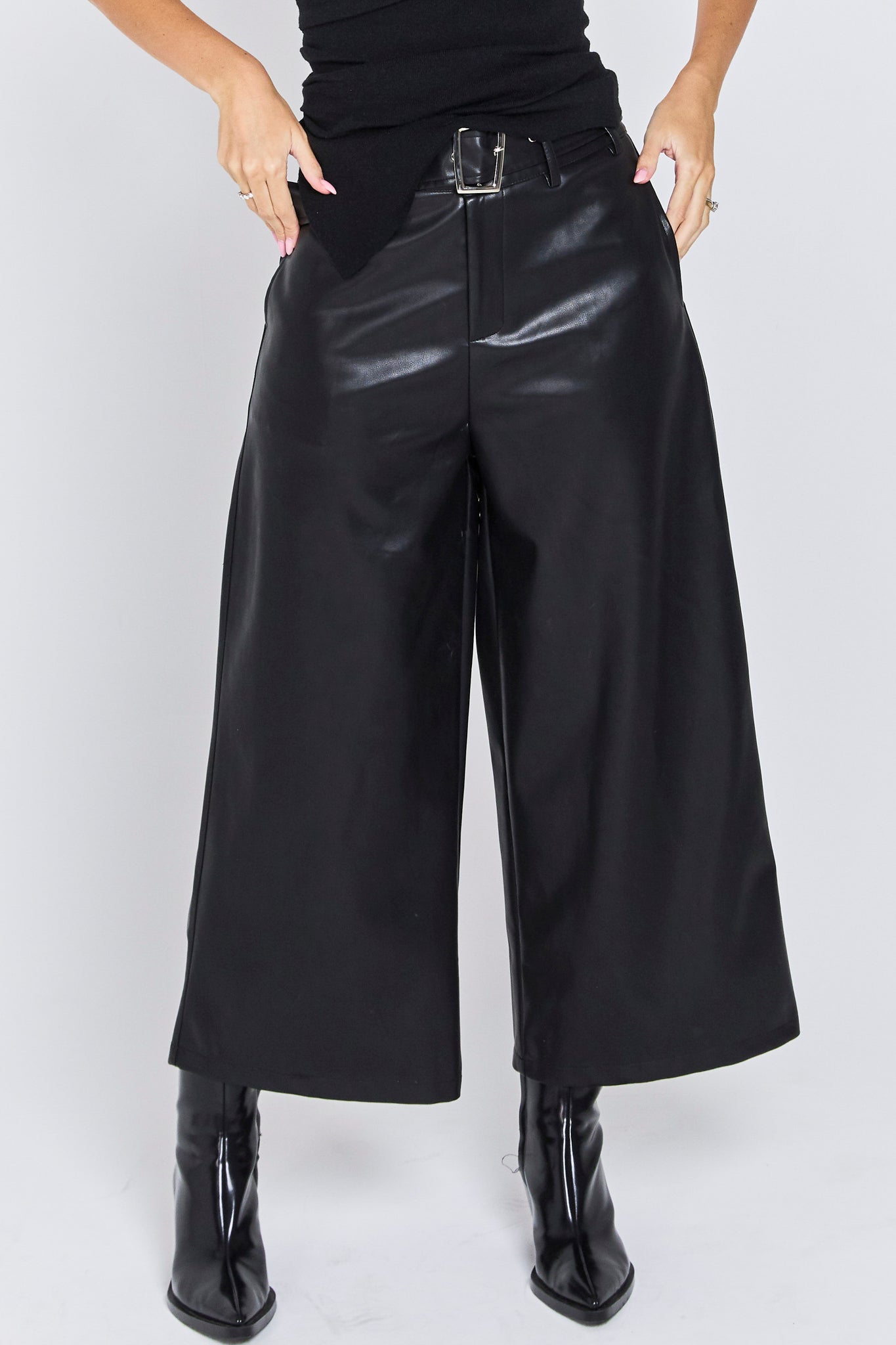 מכנס צוף דמוי עור שחור