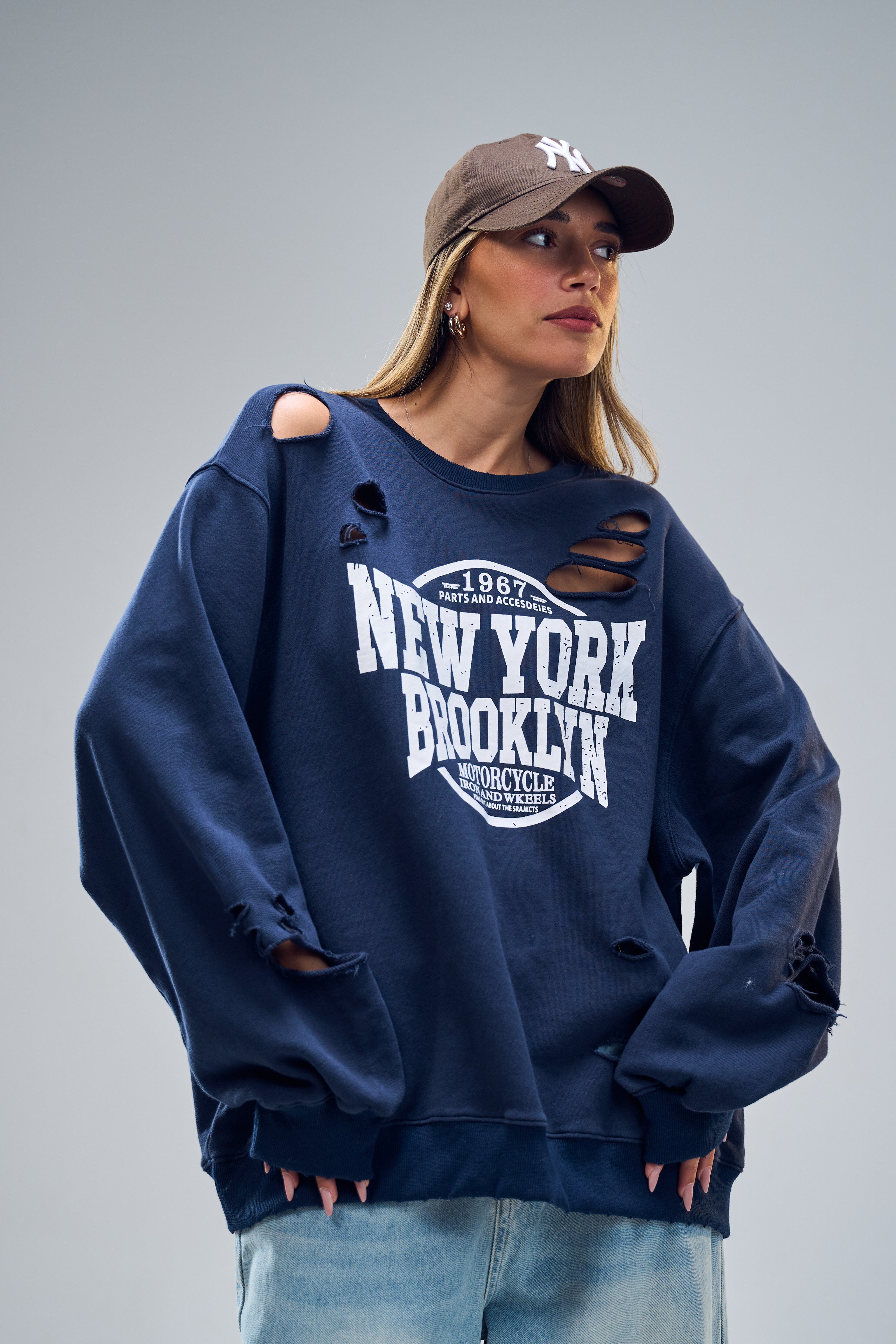 סווצר בל כחול